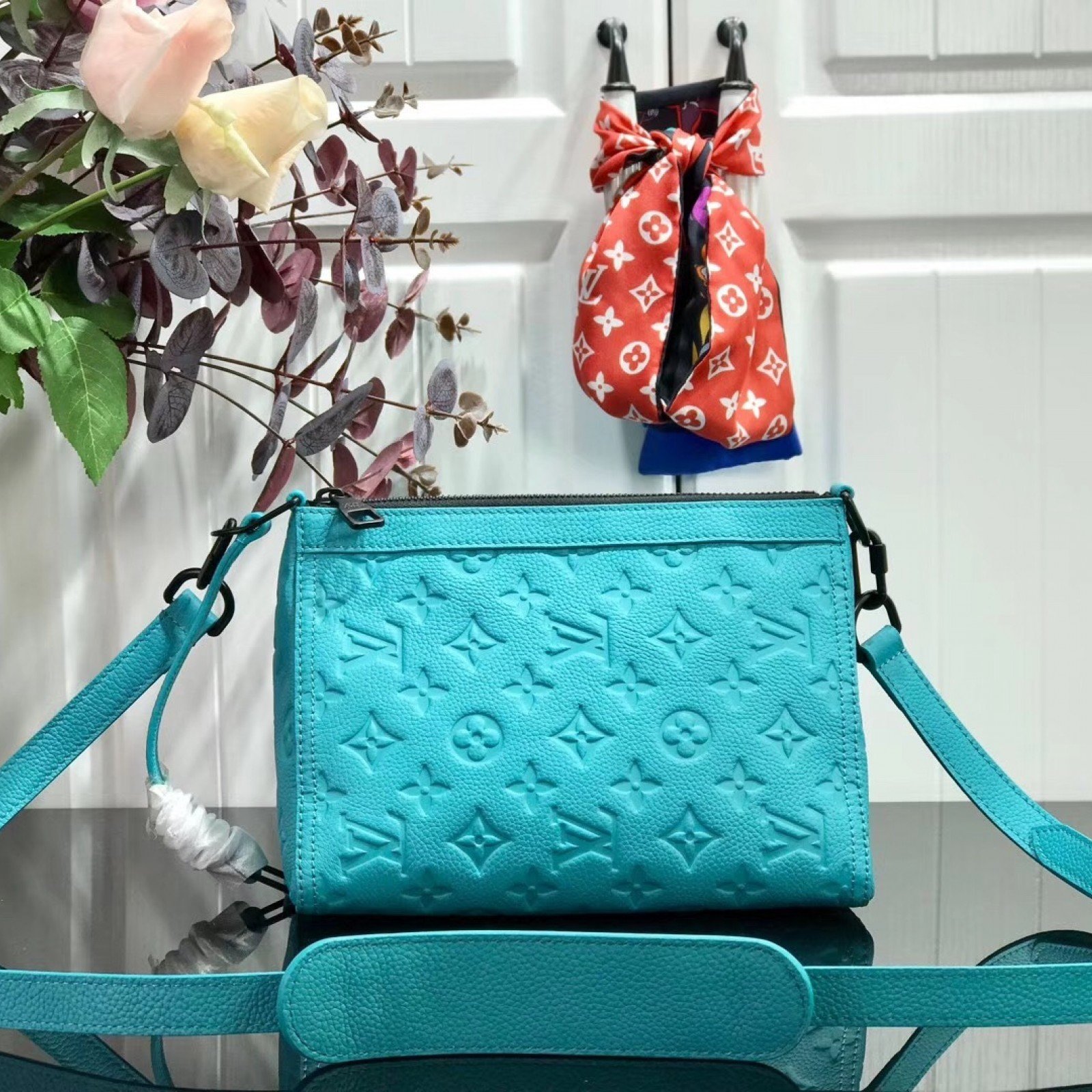 LV SHOULDER BAG M54330YH