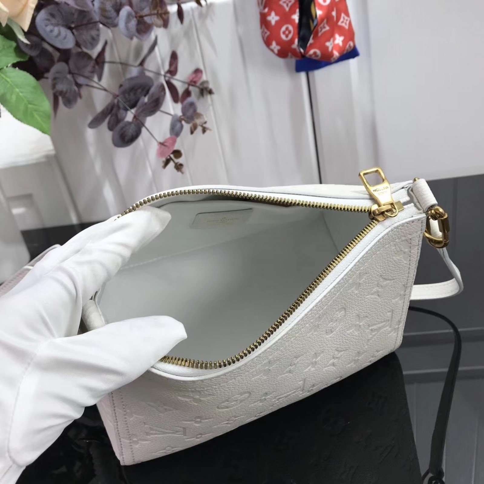 LV SHOULDER BAG M54330YH
