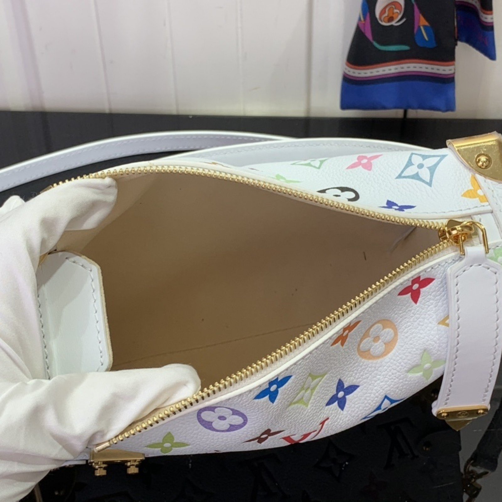 LV SIDE TRUNK M14046