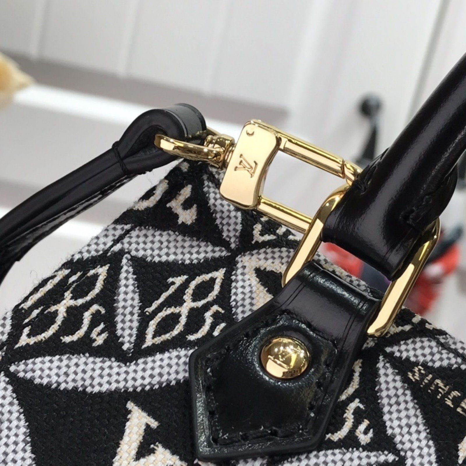 LV SINCE 1854 PETIT SAC PLAT M80288