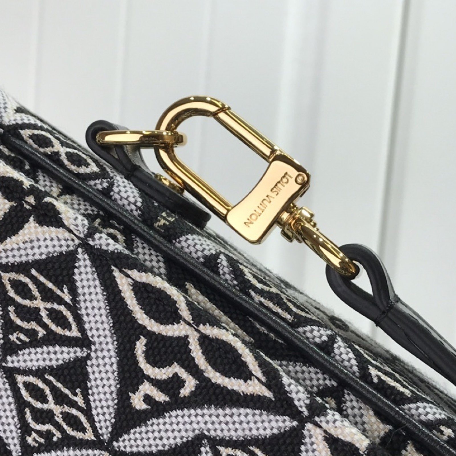 LV SINCE 1854 POCHETTE METIS M57272