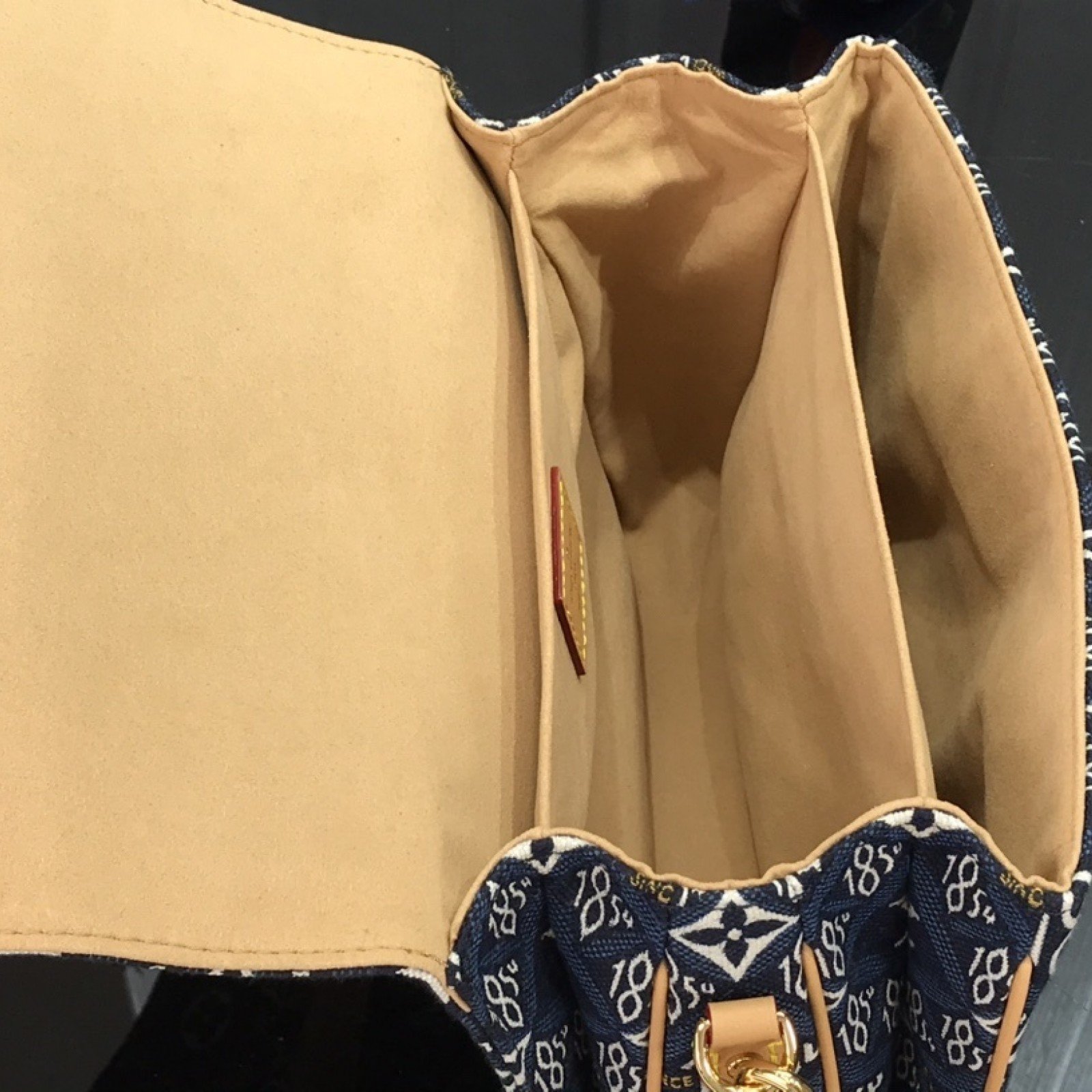 LV SINCE 1854 POCHETTE METIS M57395