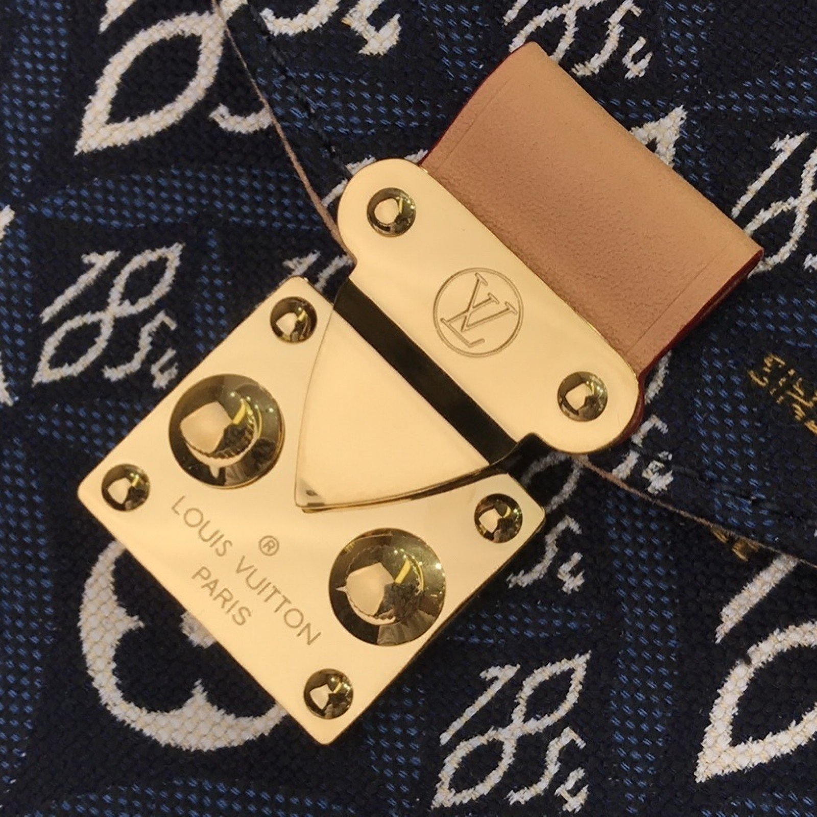 LV SINCE 1854 POCHETTE METIS M57395