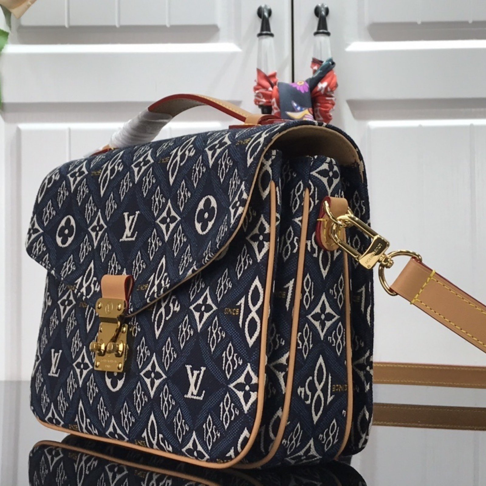 LV SINCE 1854 POCHETTE METIS M57395