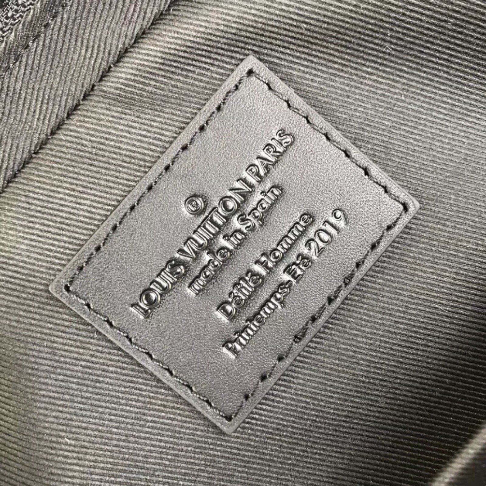 LV SLING BAG M44428