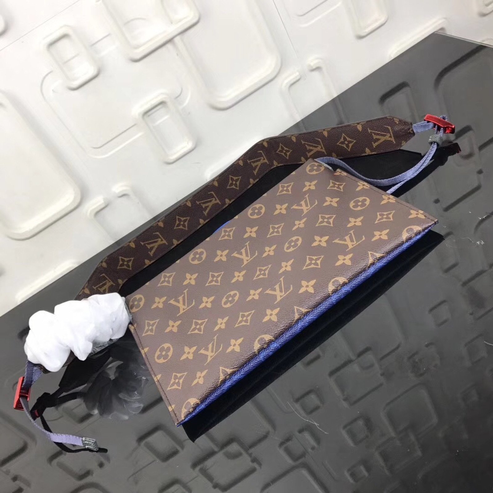 LV SMALL POUCH Bag M43854