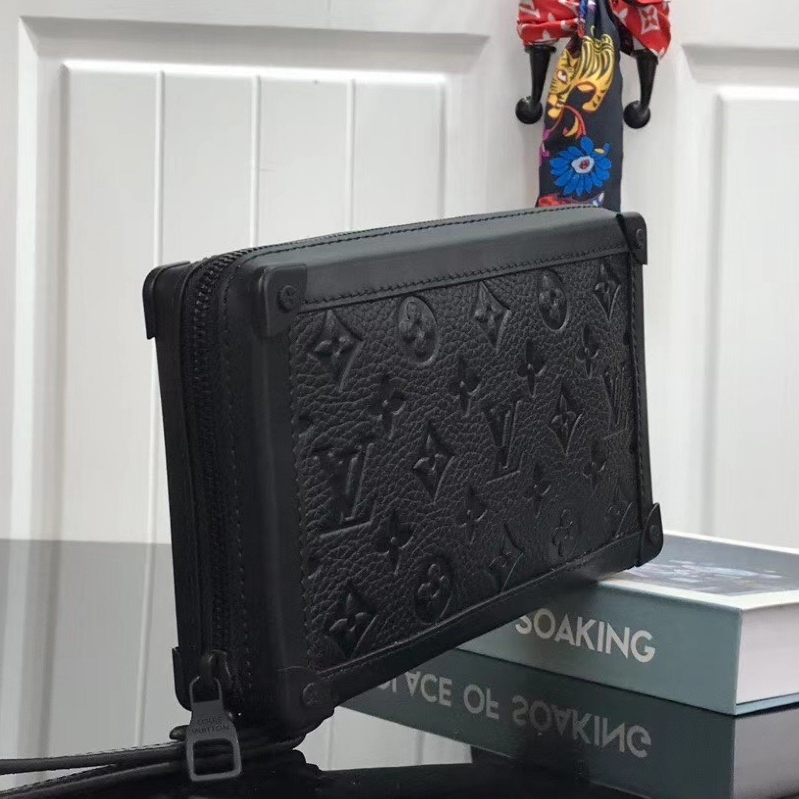 LV SOFT TRUNK CLUTCH M68986