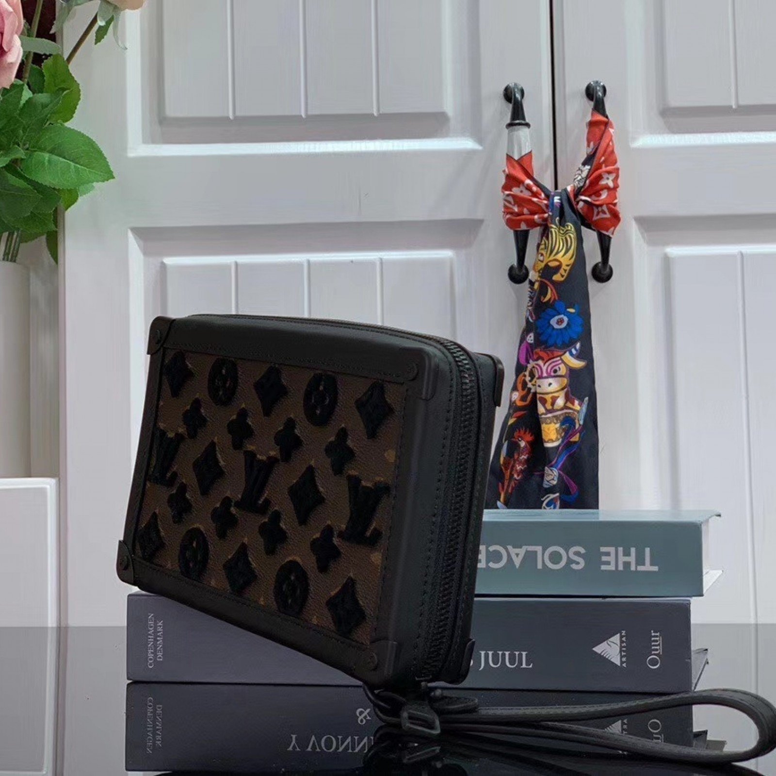 LV SOFT TRUNK CLUTCH M68986