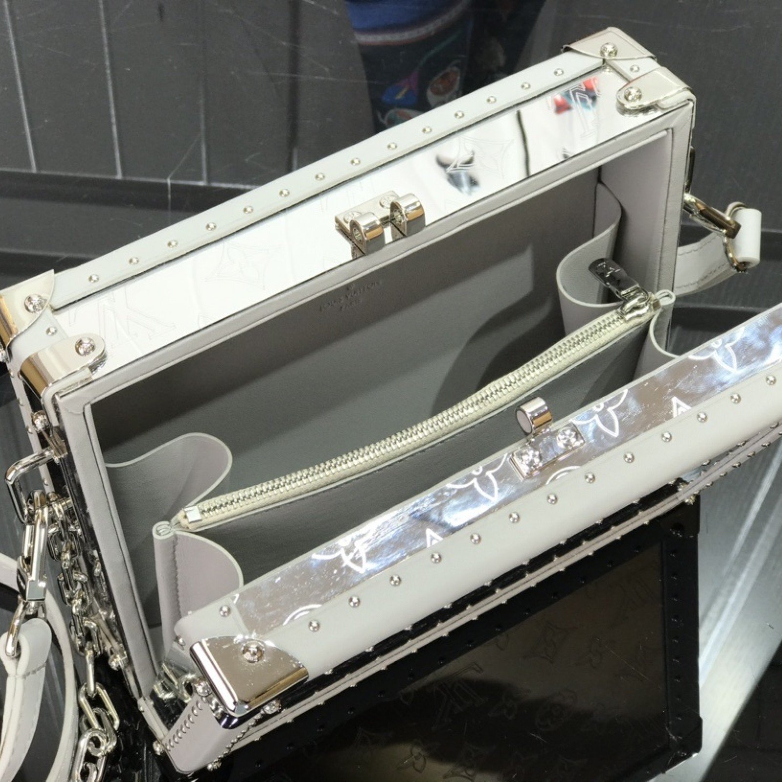 LV SOFT TRUNK M20233