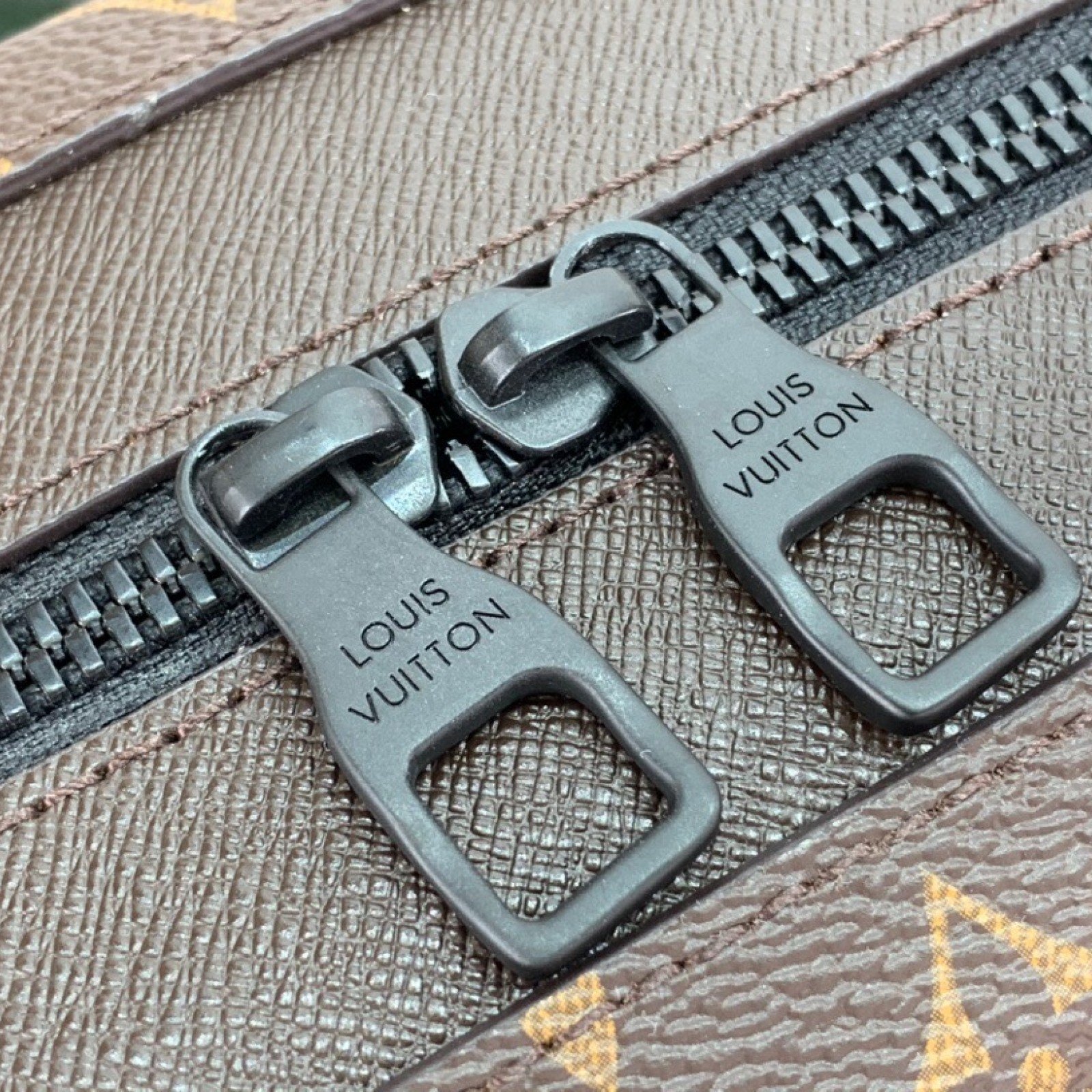 LV SOFT TRUNK M30582
