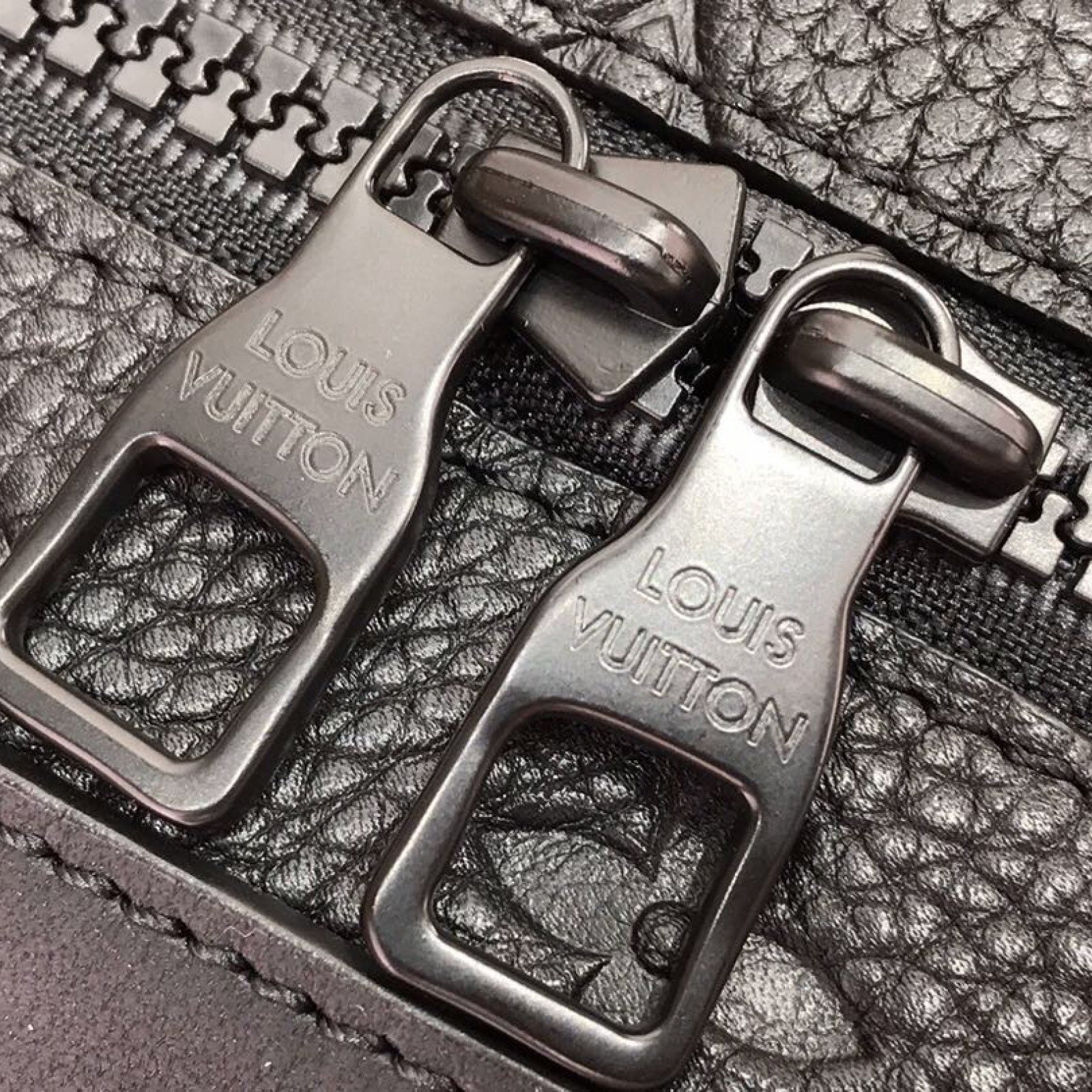 LV SOFT TRUNK M55700