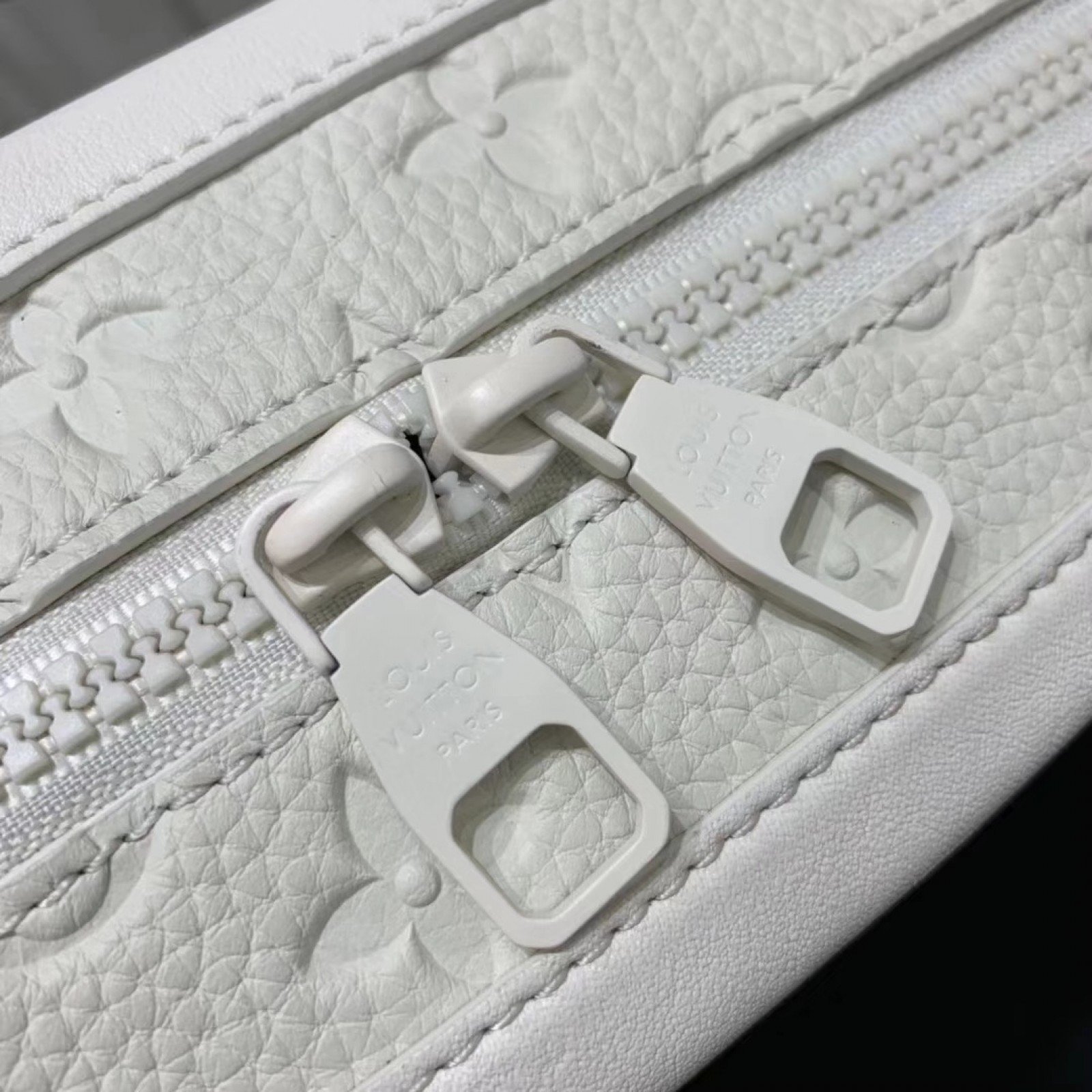LV SOFT TRUNK M55700