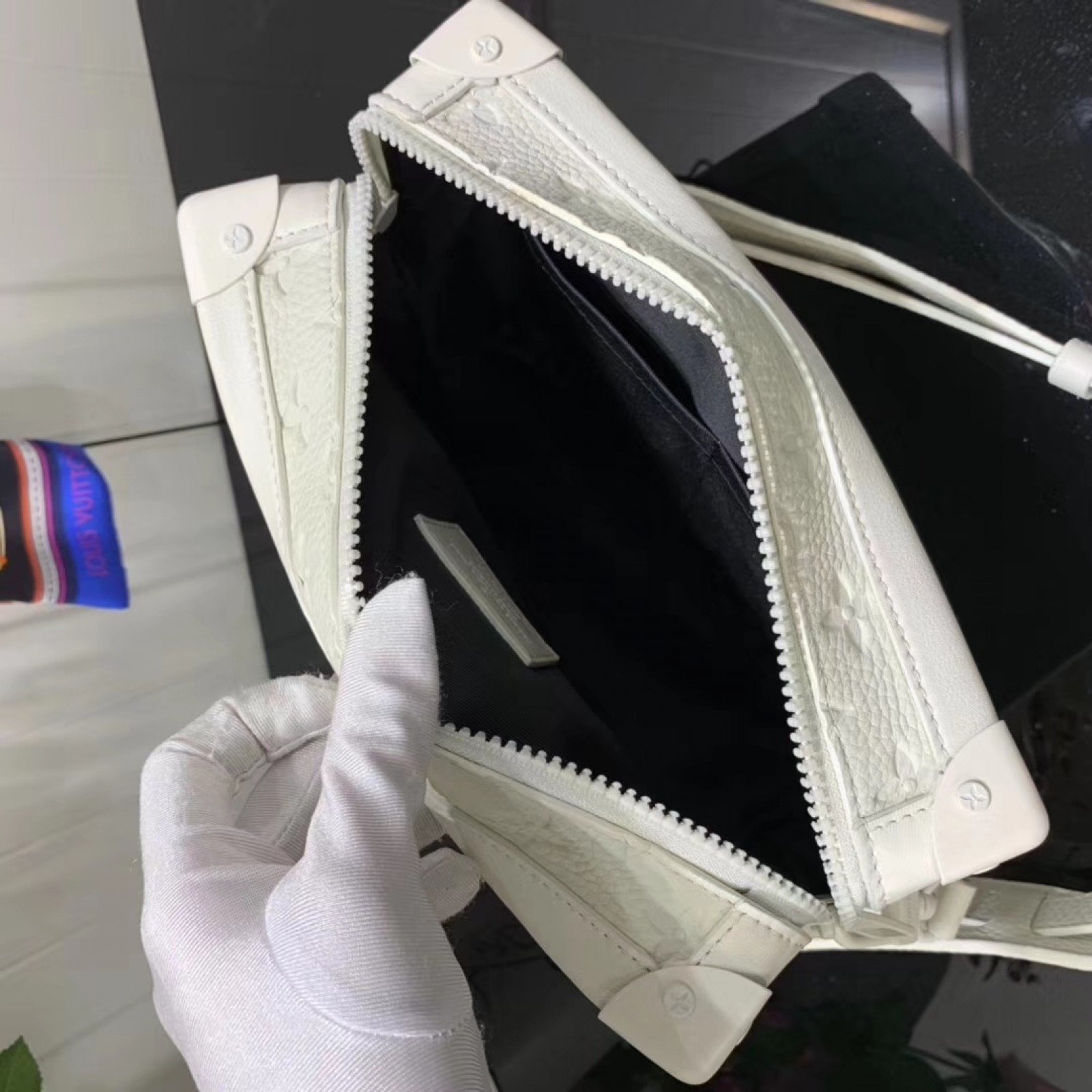 LV SOFT TRUNK M55700