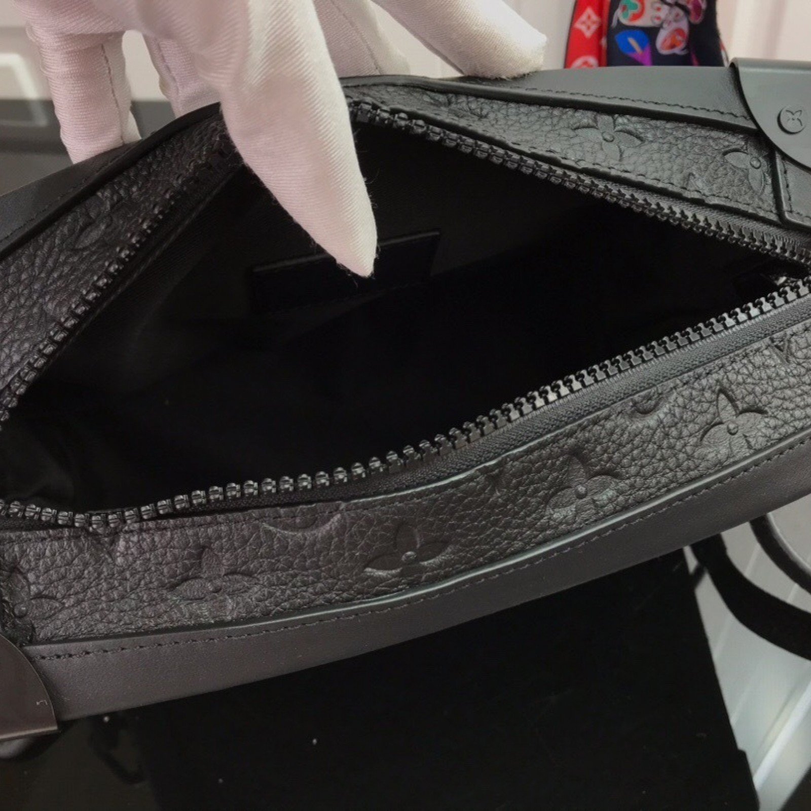 LV SOFT TRUNK M55700
