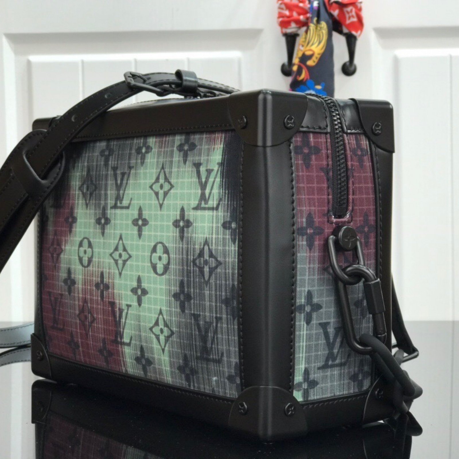 LV SOFT TRUNK M55700L