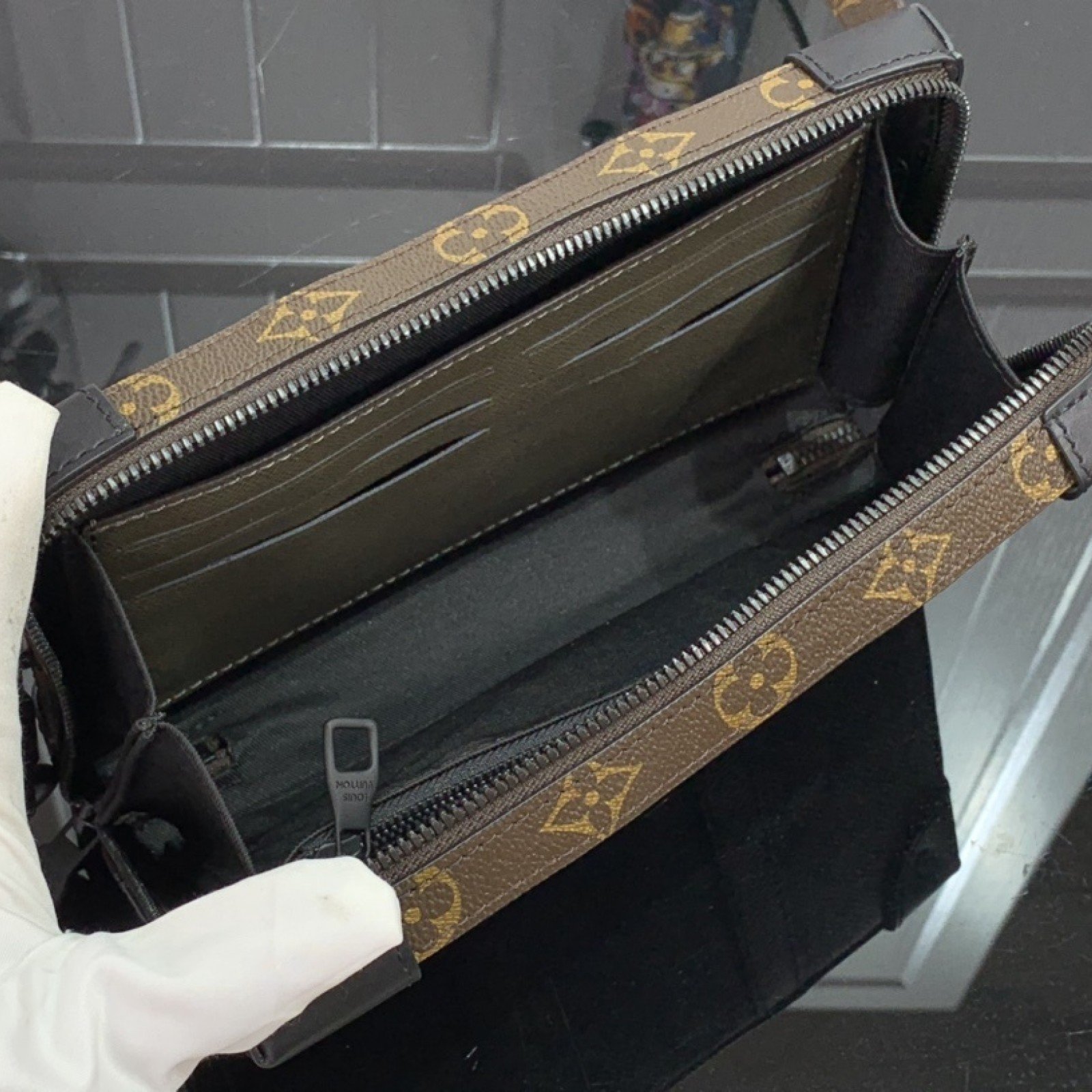 LV SOFT TRUNK WALLET M30697