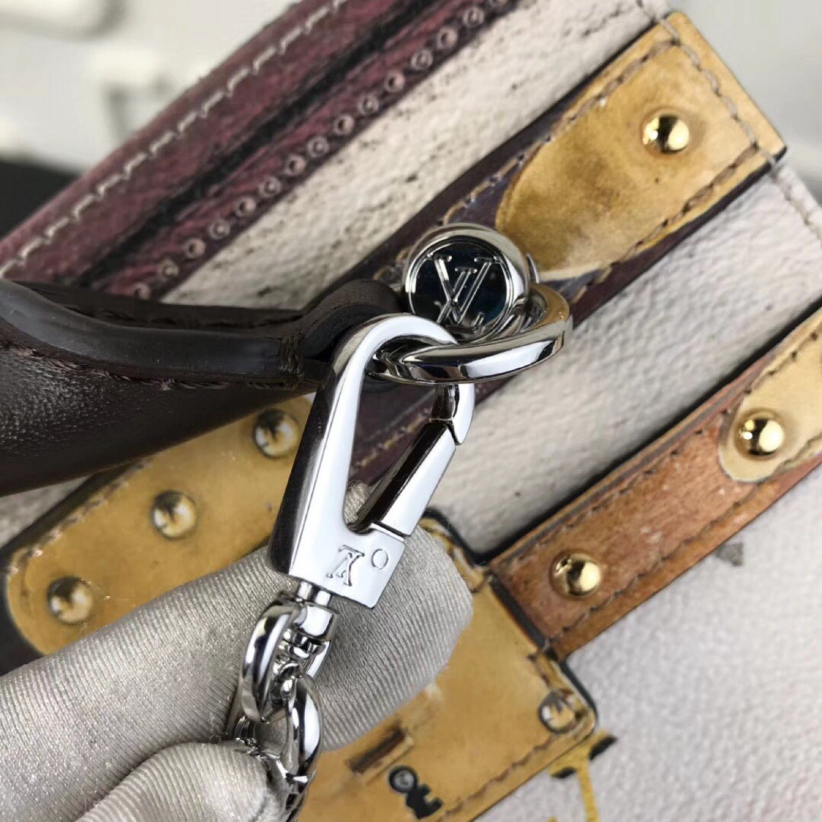 LV SQUARE Bag M52350