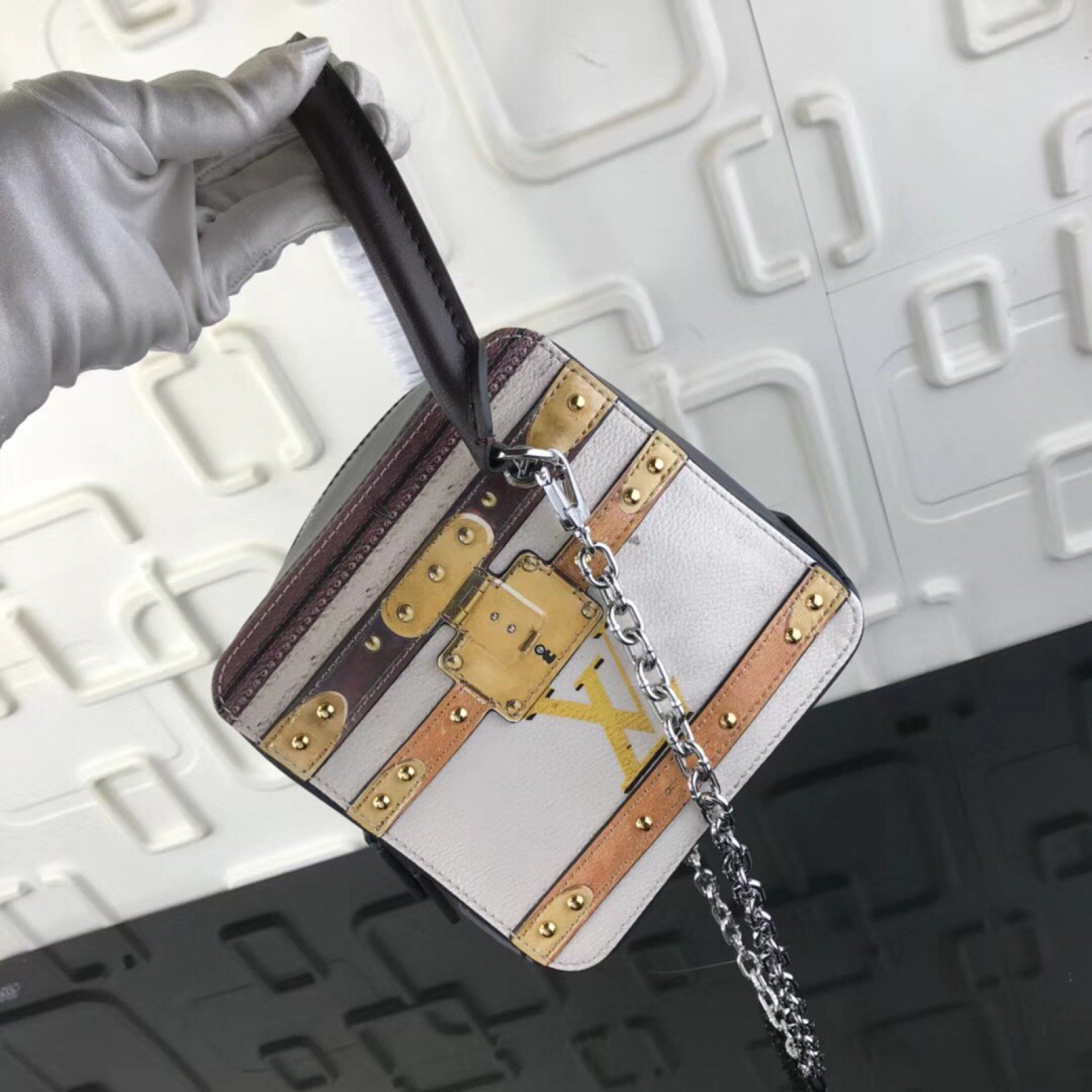LV SQUARE Bag M52350