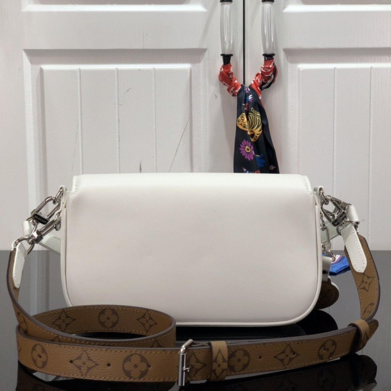 LV SWING M20393