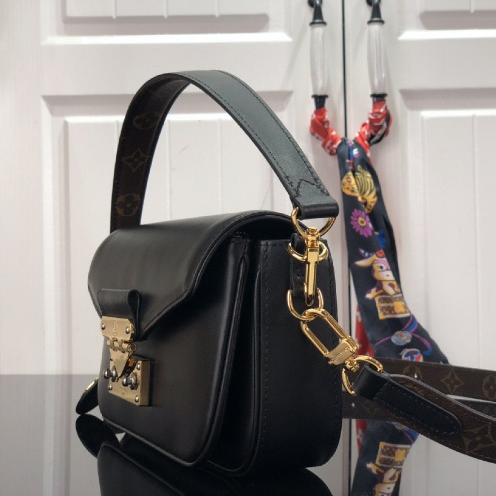 LV SWING M20393