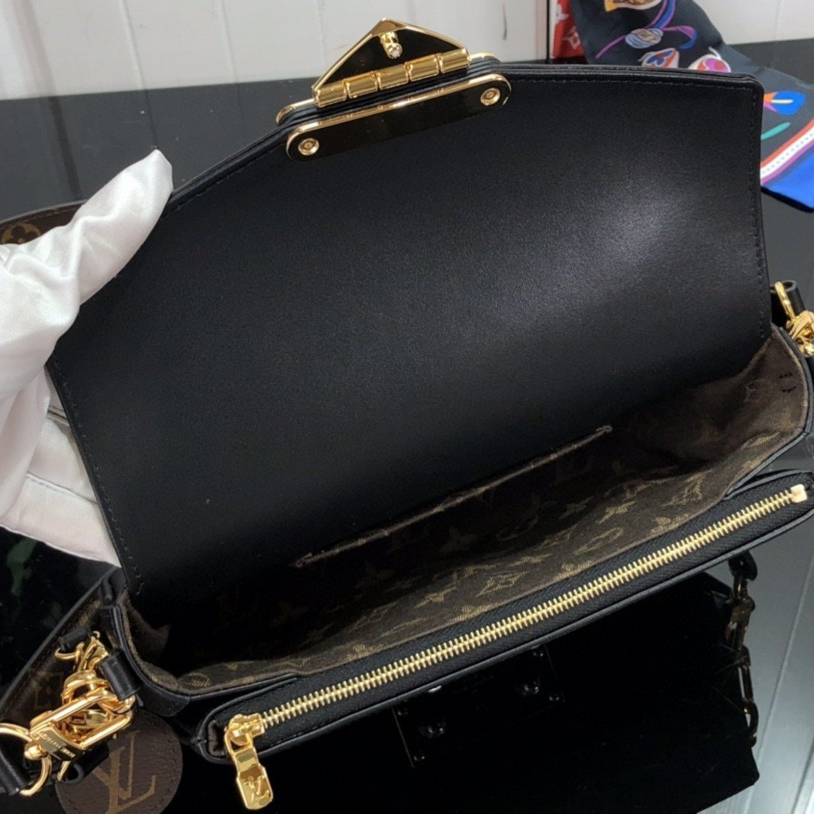 LV SWING M20393