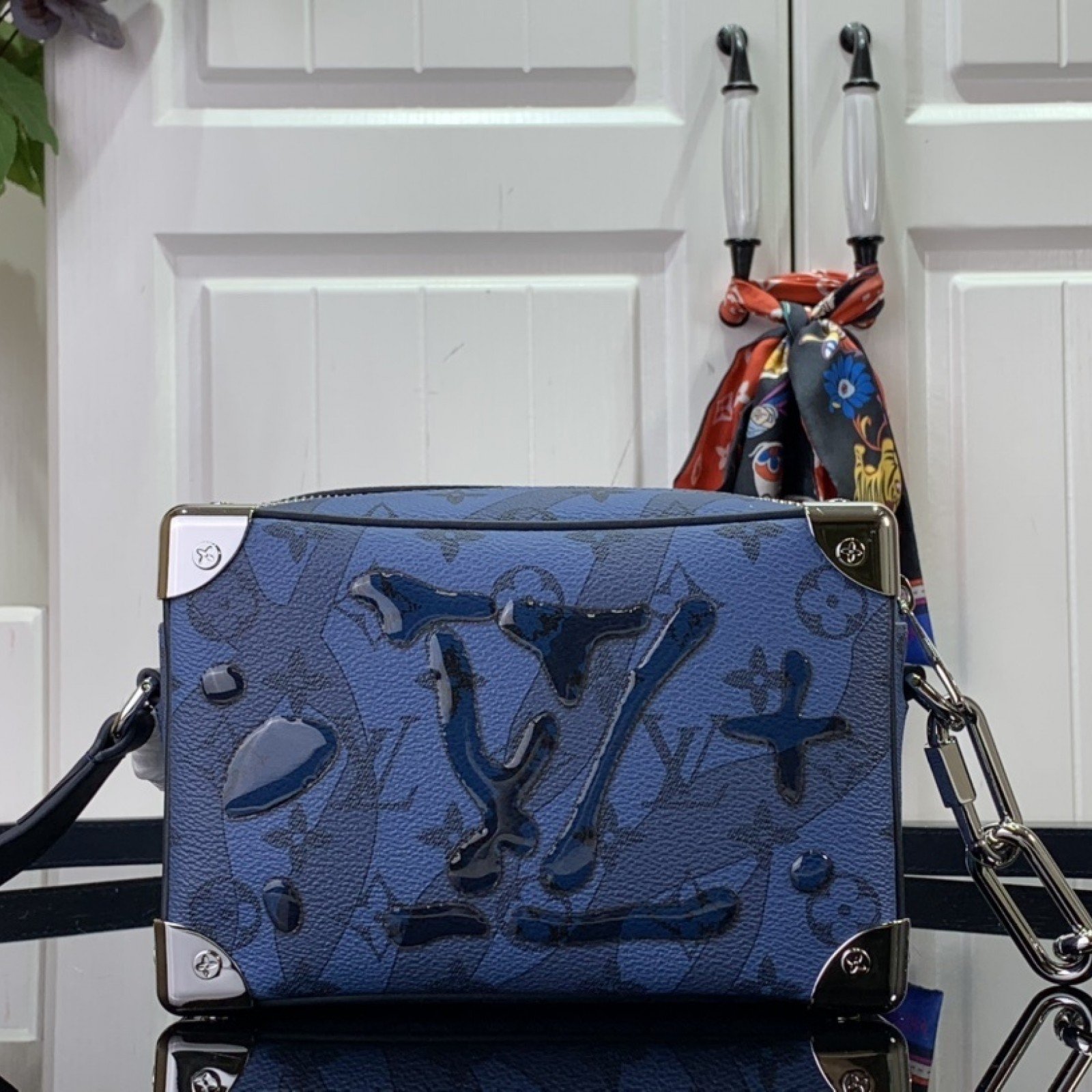 LV Should bag M22588