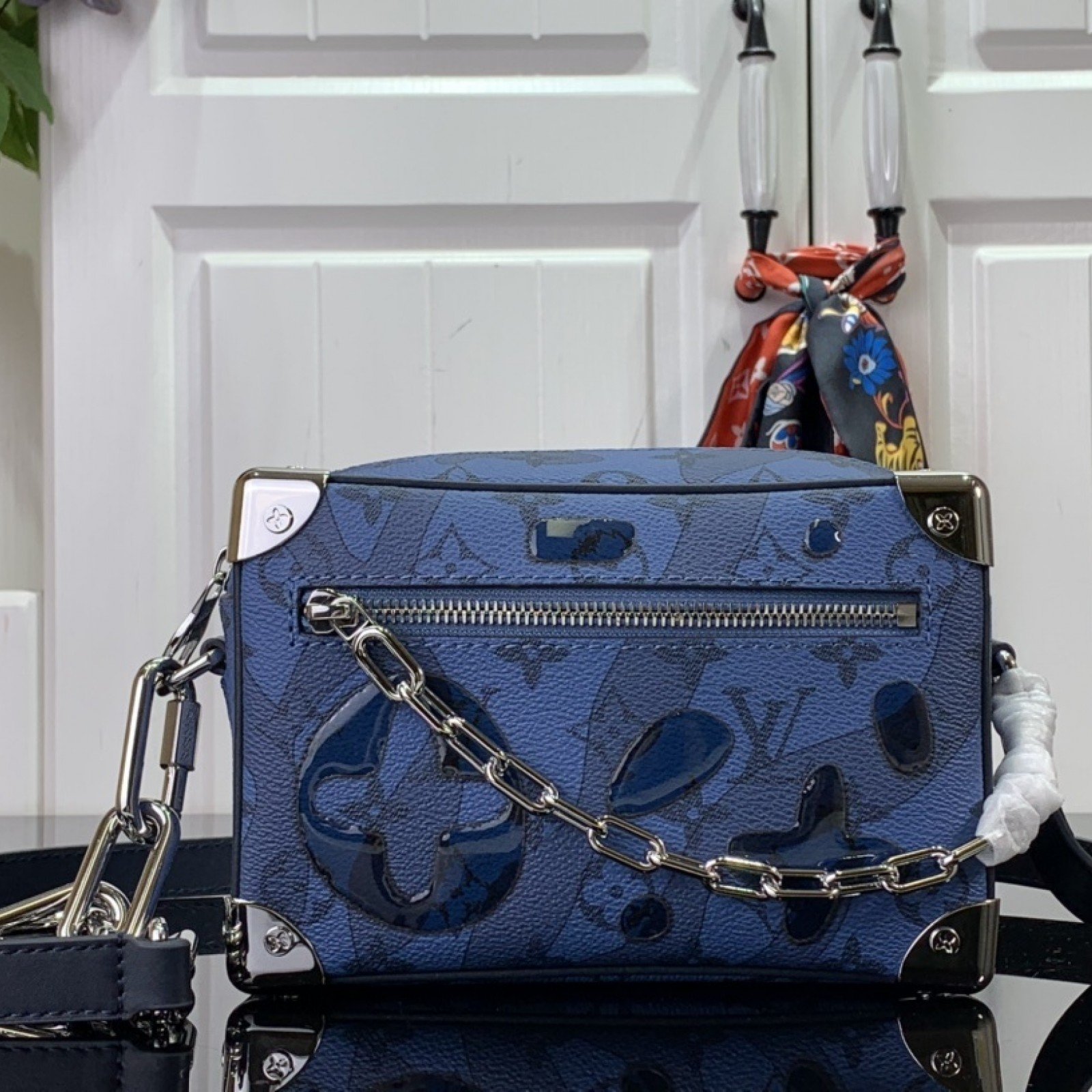 LV Should bag M22588