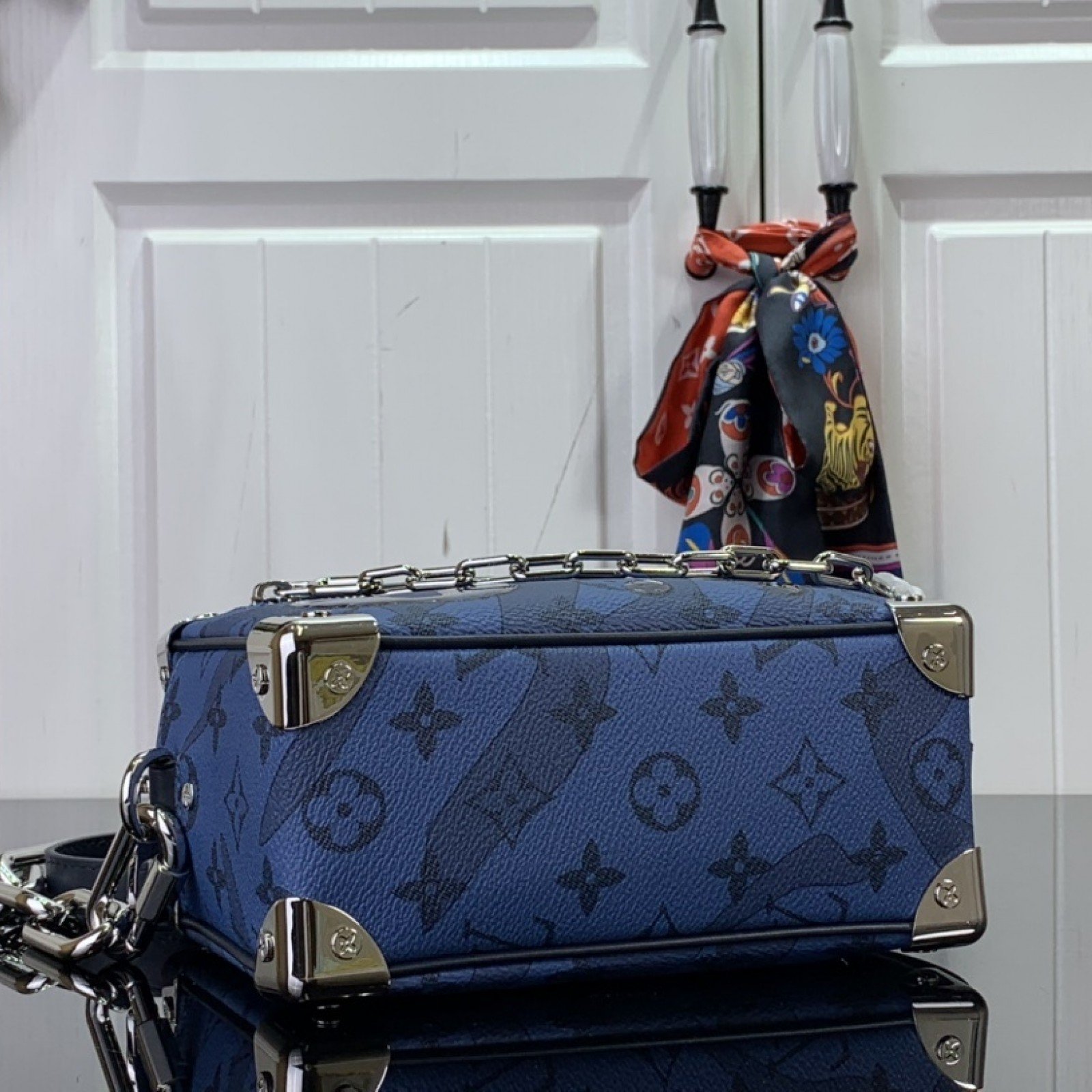 LV Should bag M22588