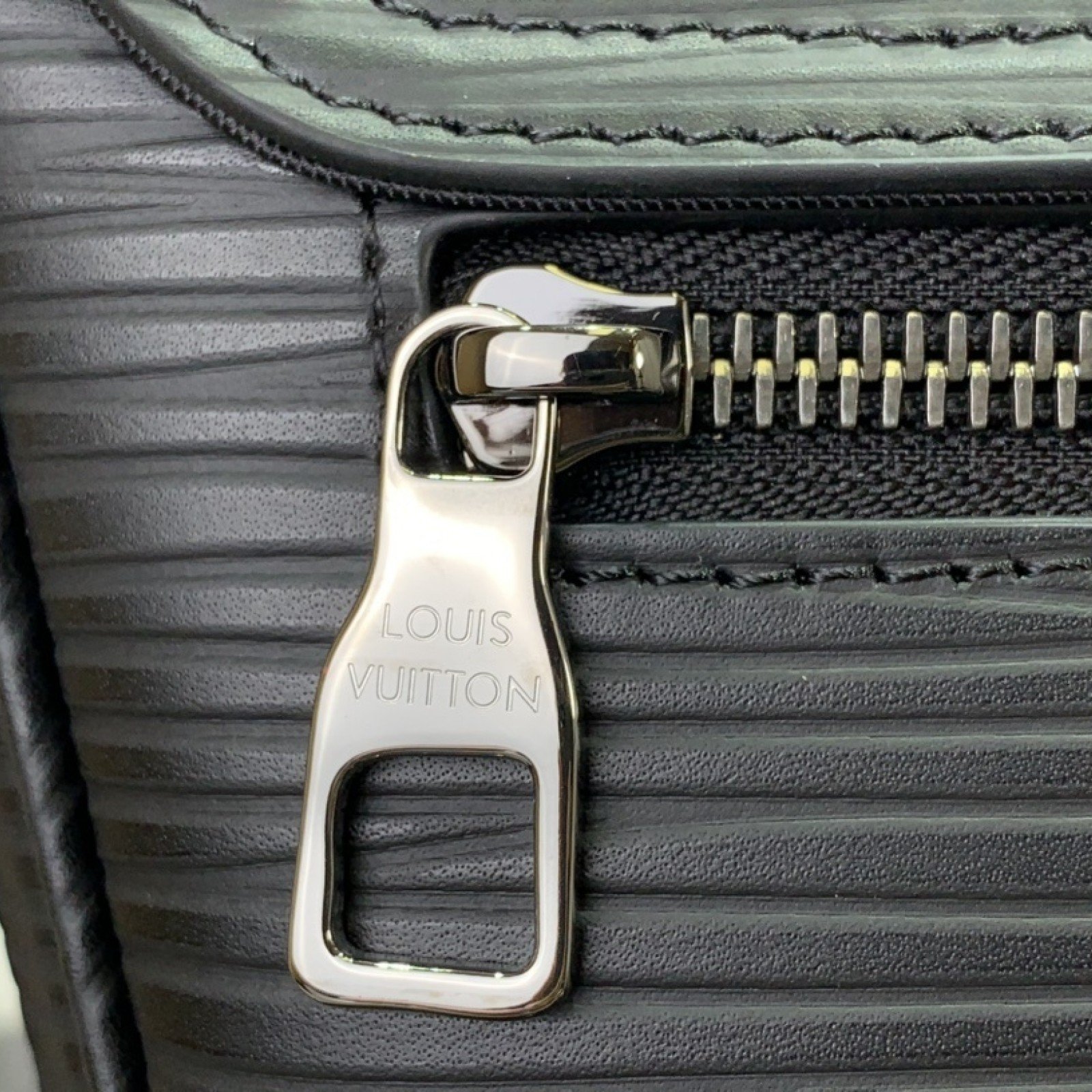 LV Should bag M23097