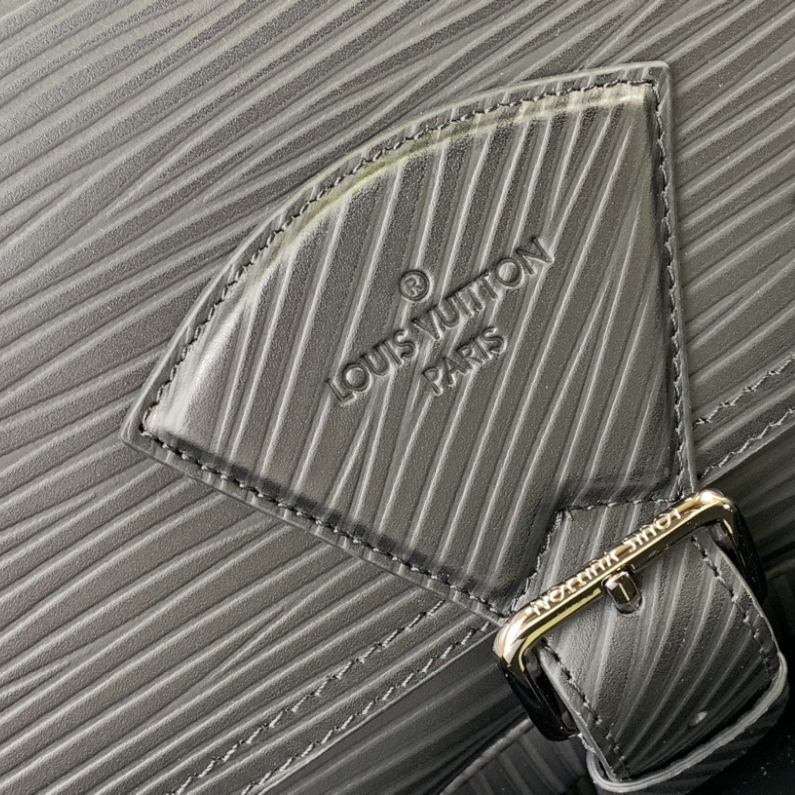 LV Should bag M23097