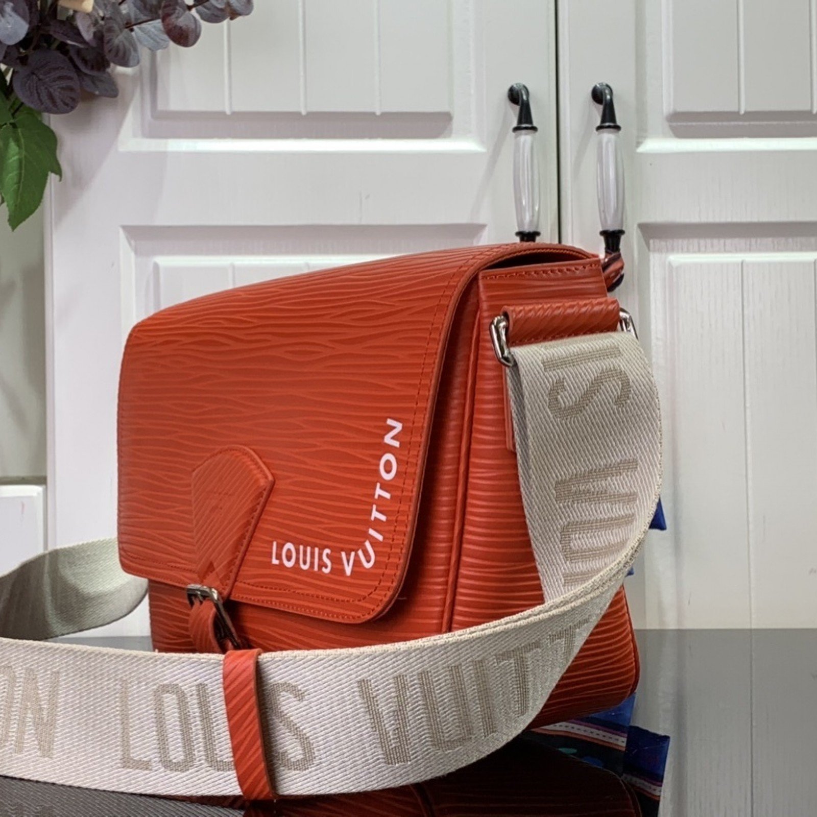 LV Should bag M23097