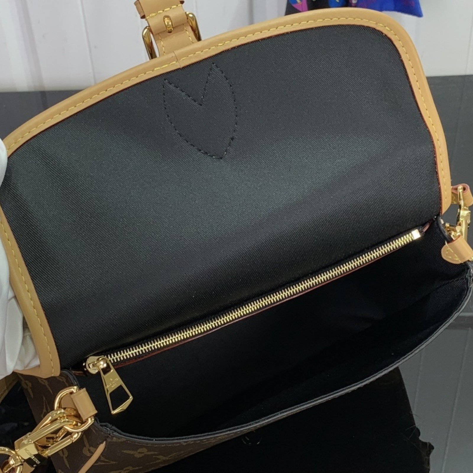 LV Should bag M45985