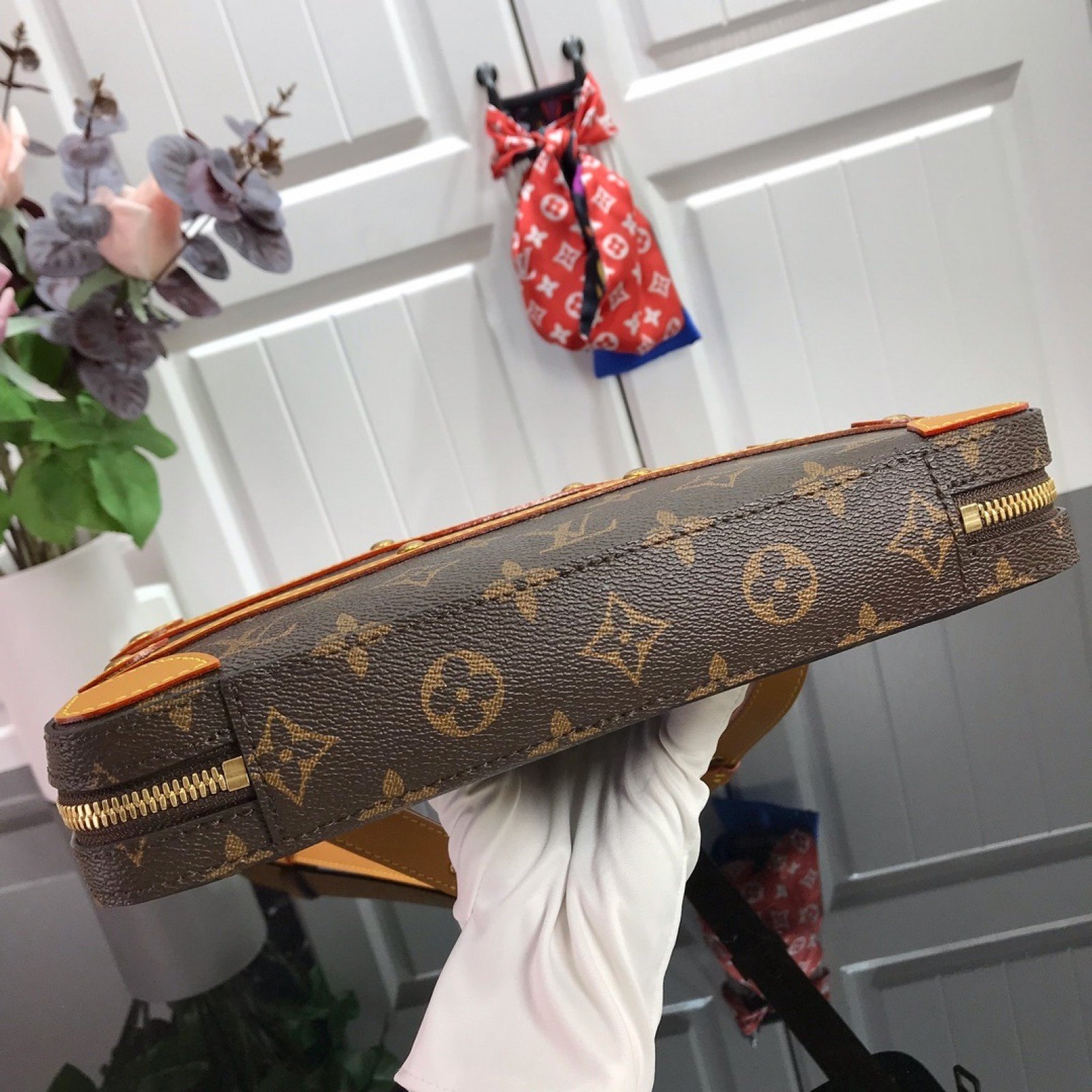 LV Should bag M68494