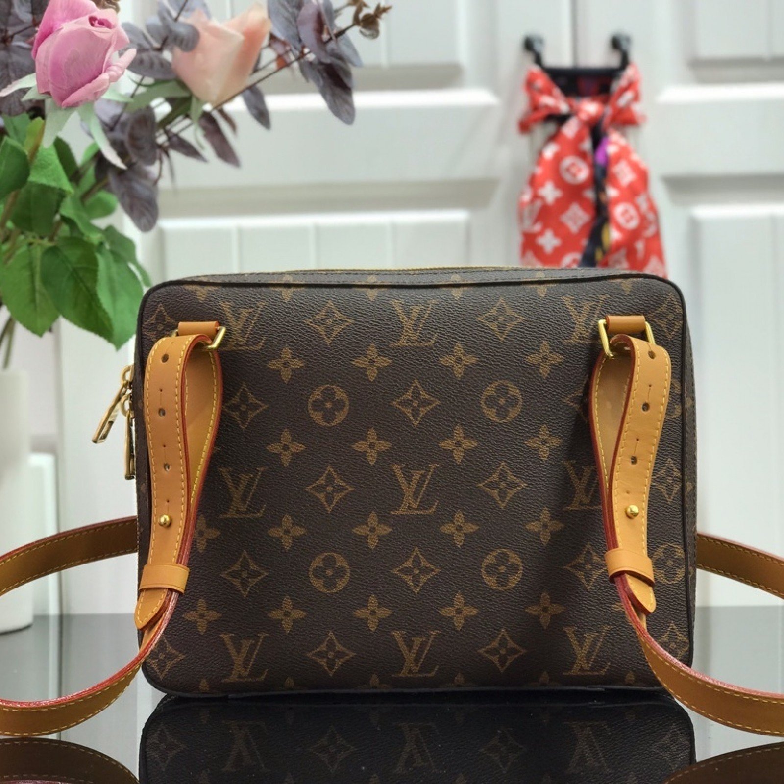 LV Should bag M68494