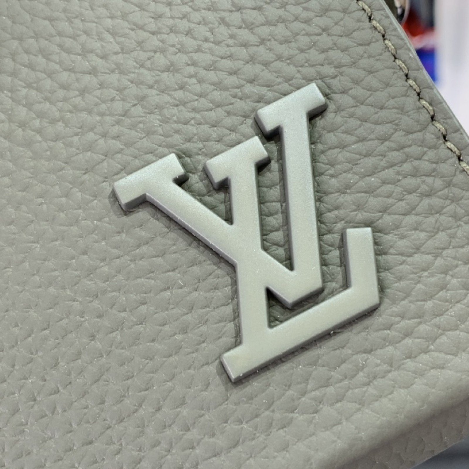 LV Should bag M82086