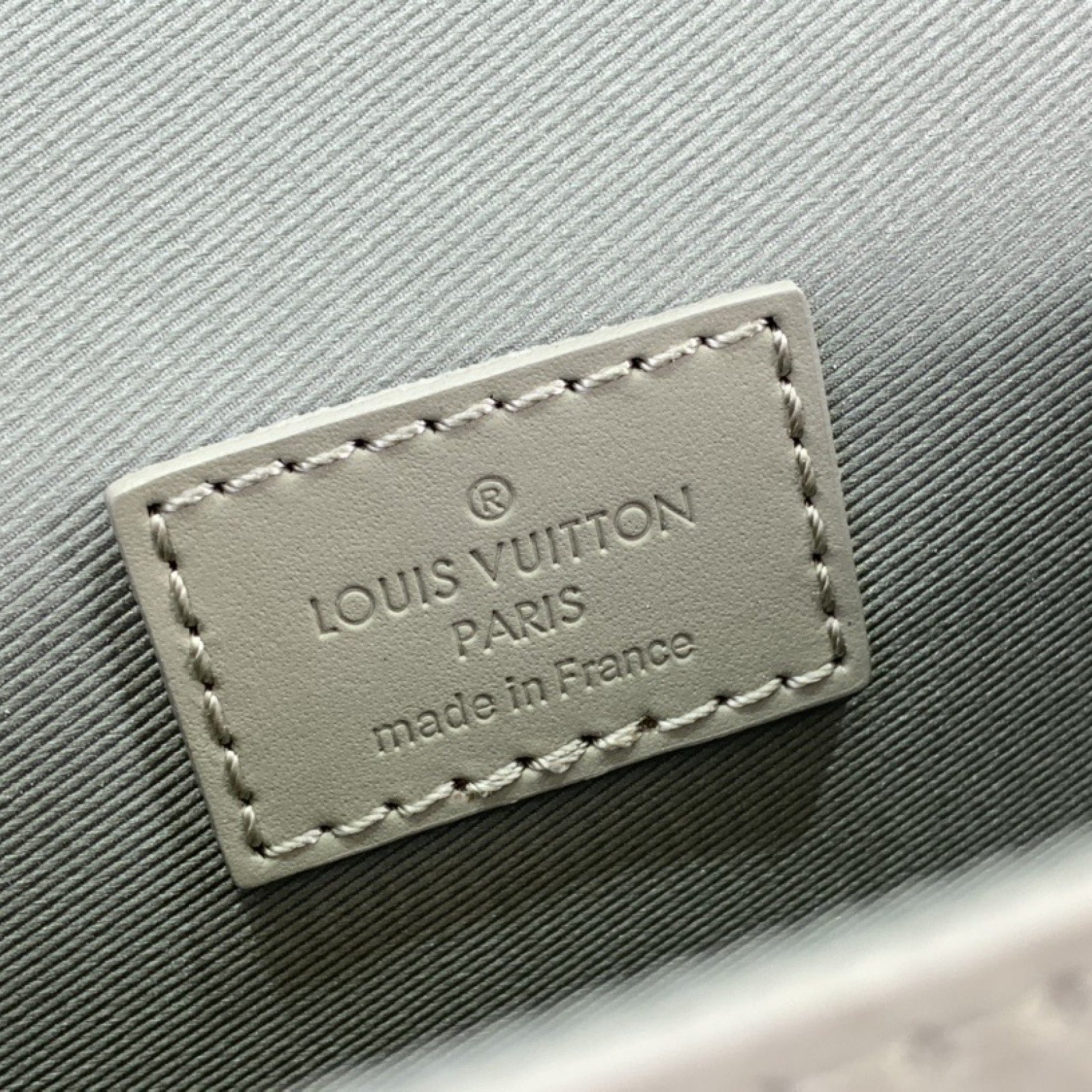 LV Should bag M82281