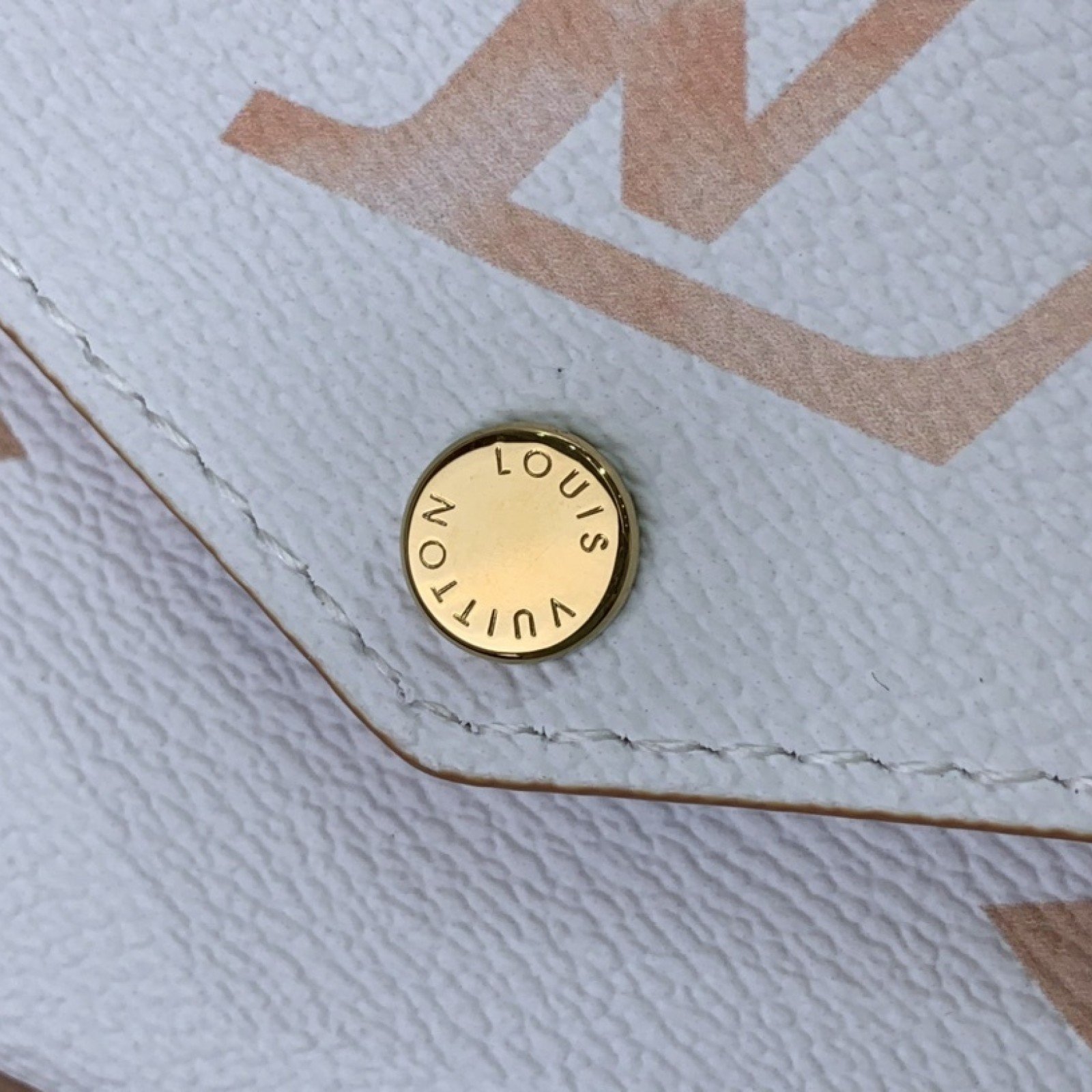 LV Should bag M82520