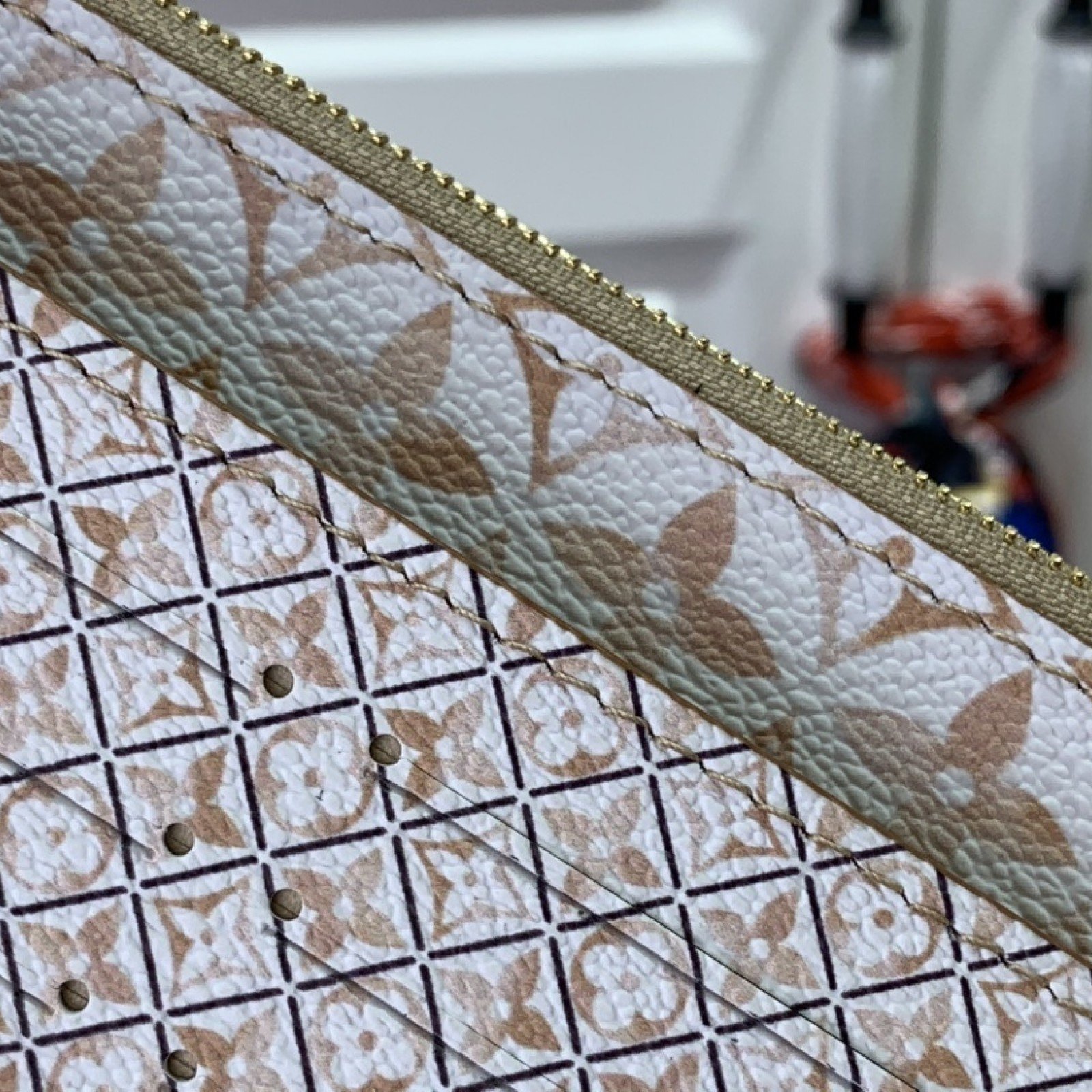 LV Should bag M82520