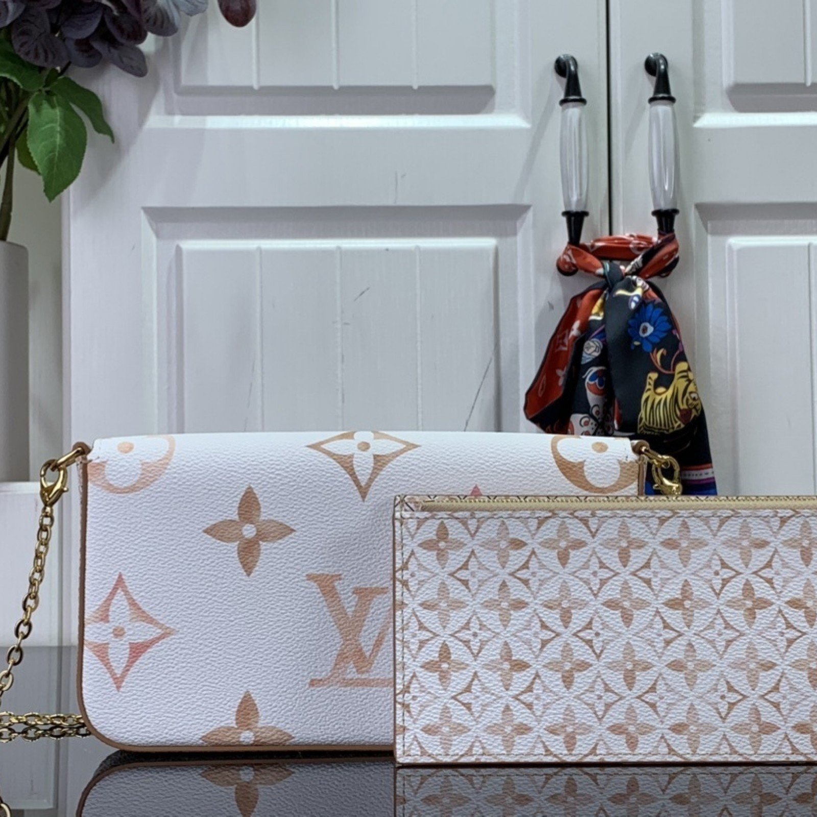LV Should bag M82520