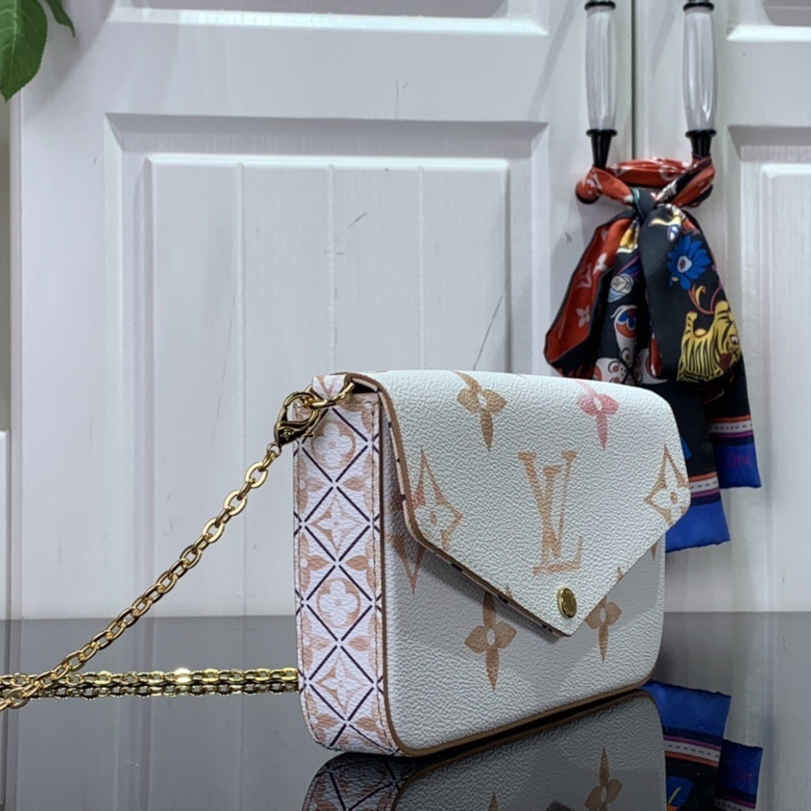 LV Should bag M82520
