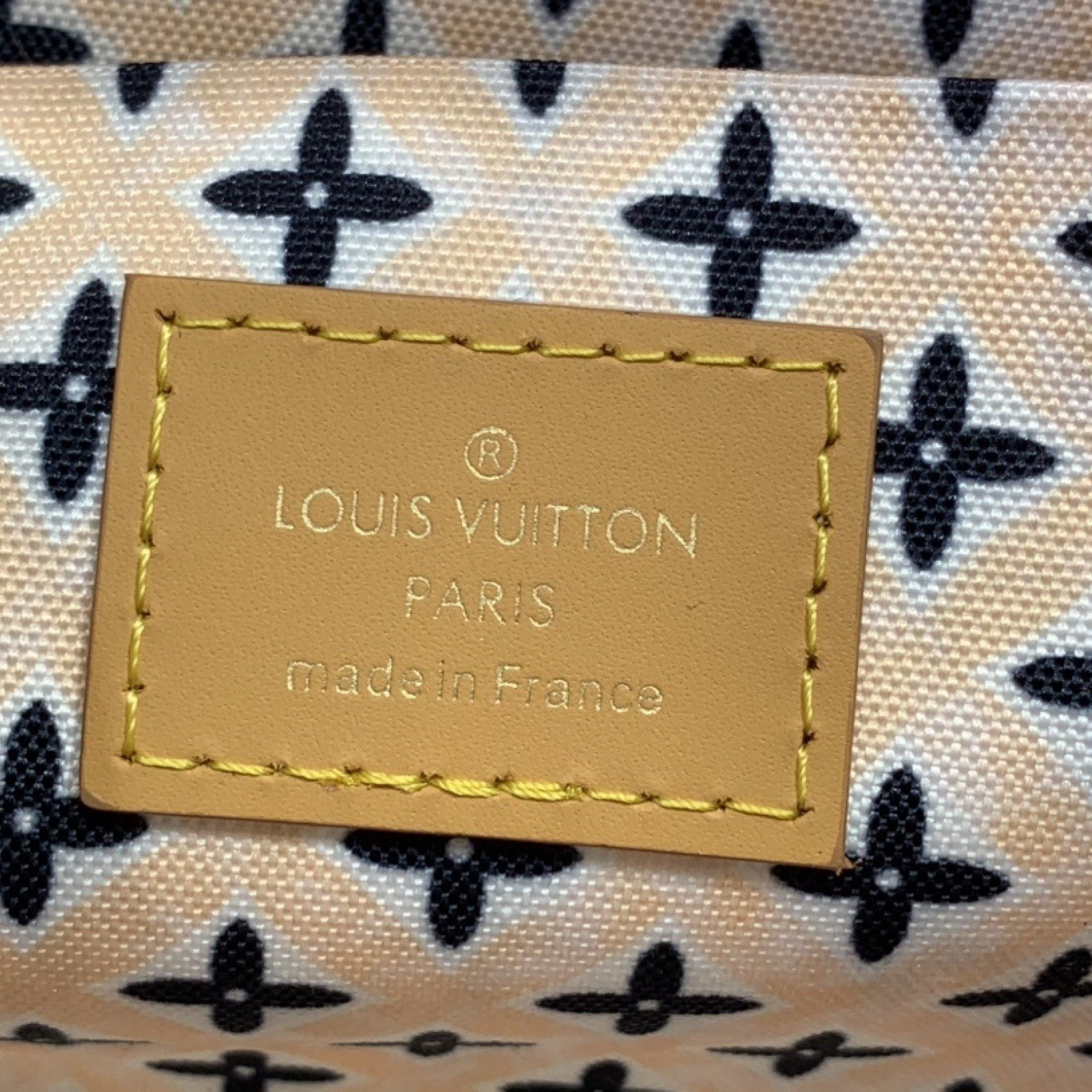 LV Should bag M82520