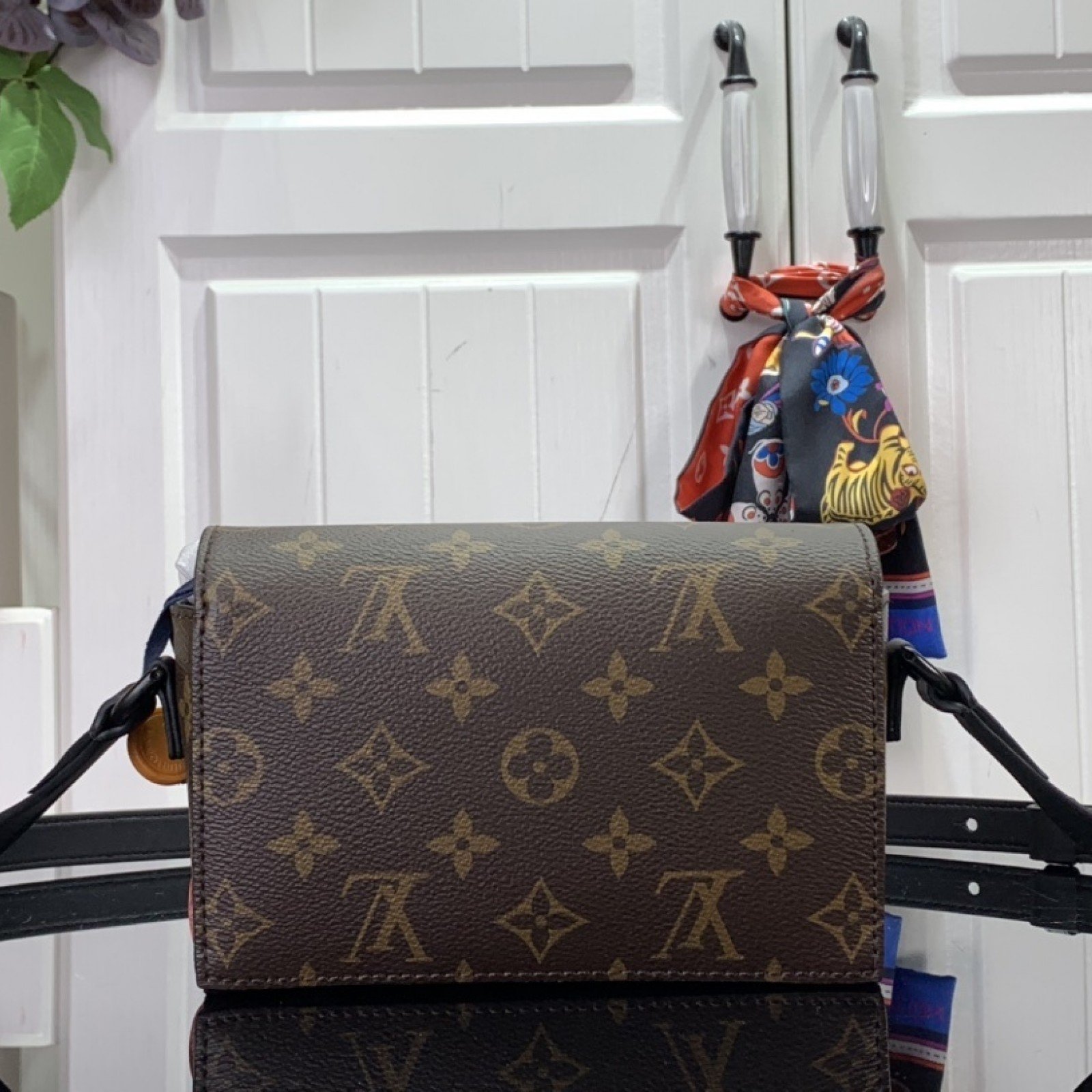 LV Should bag M82534