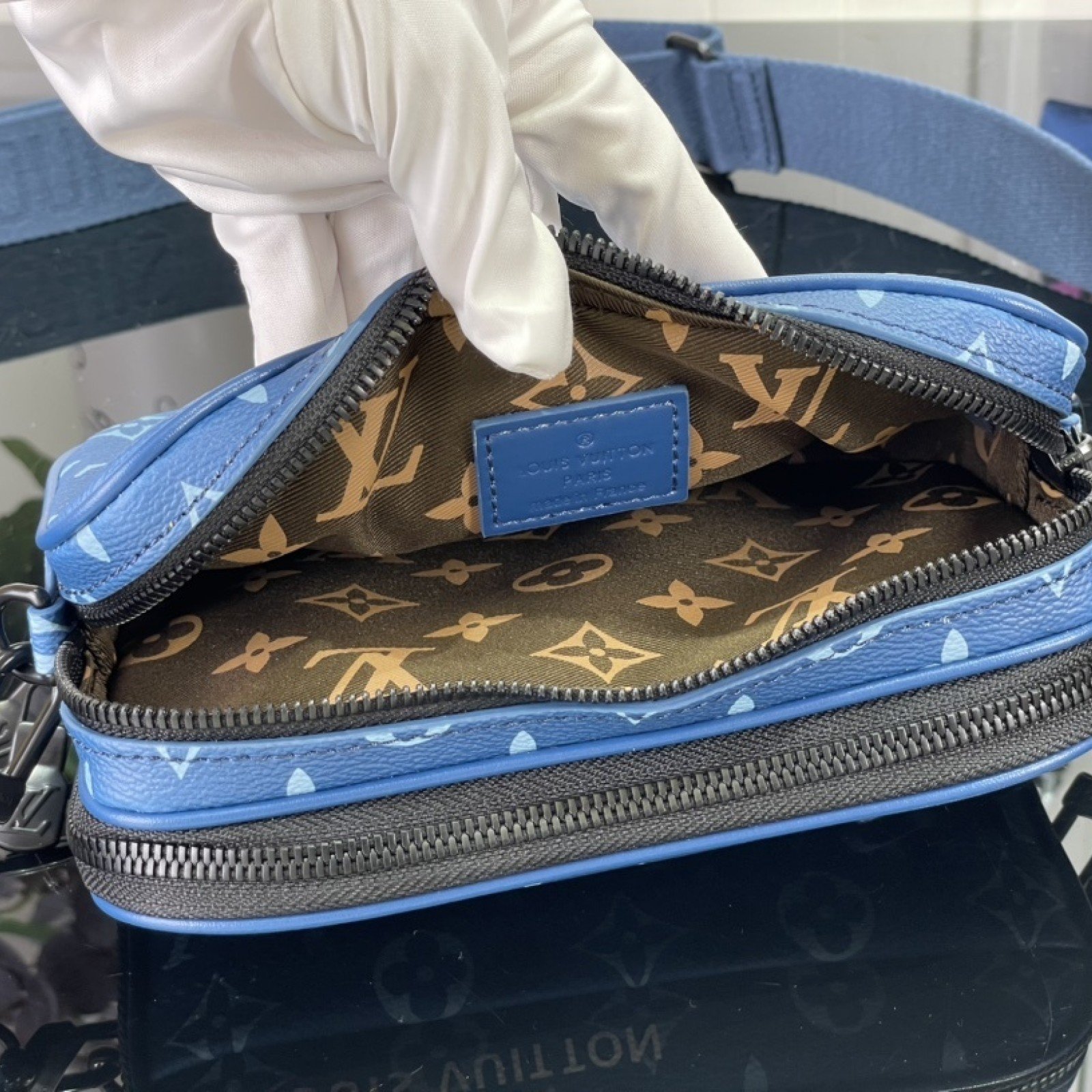 LV Should bag M82801