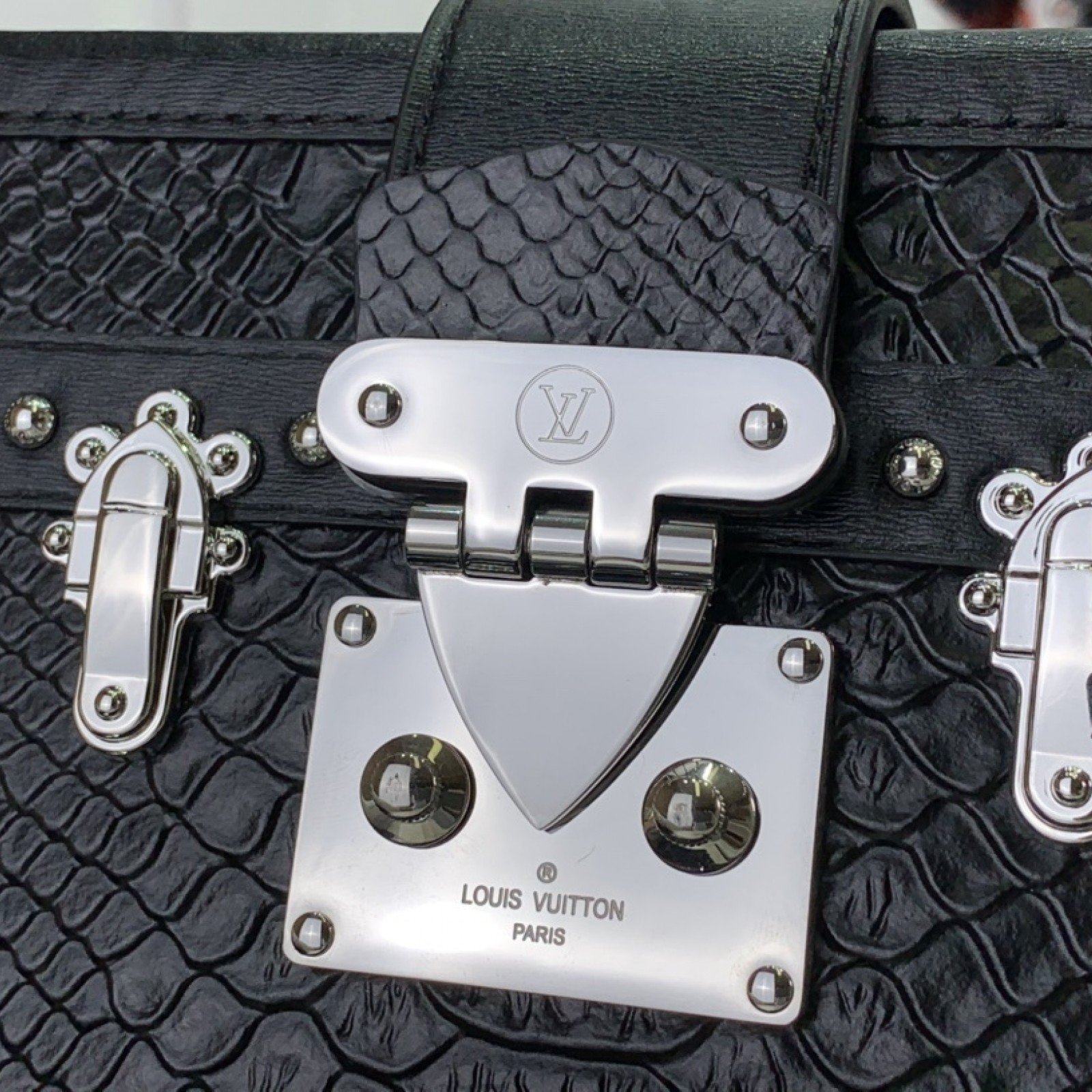 LV Should bag N40273