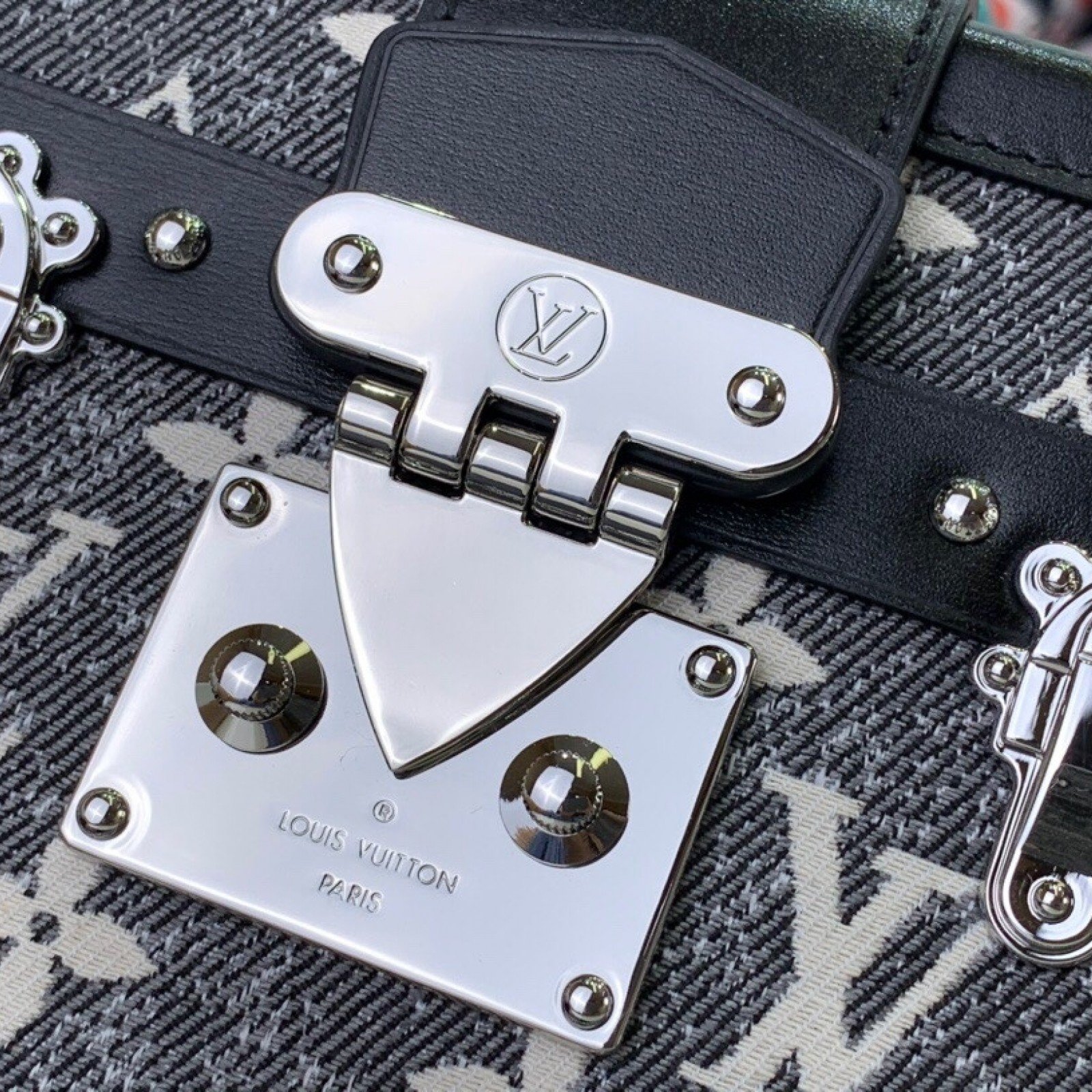 LV Should bag m21462