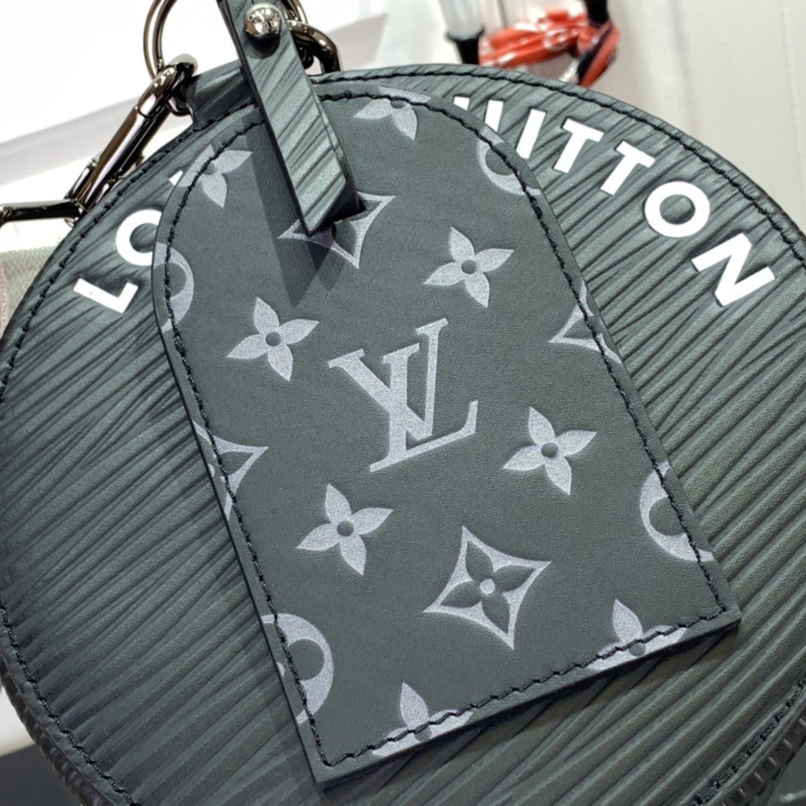 LV Should bag m23092