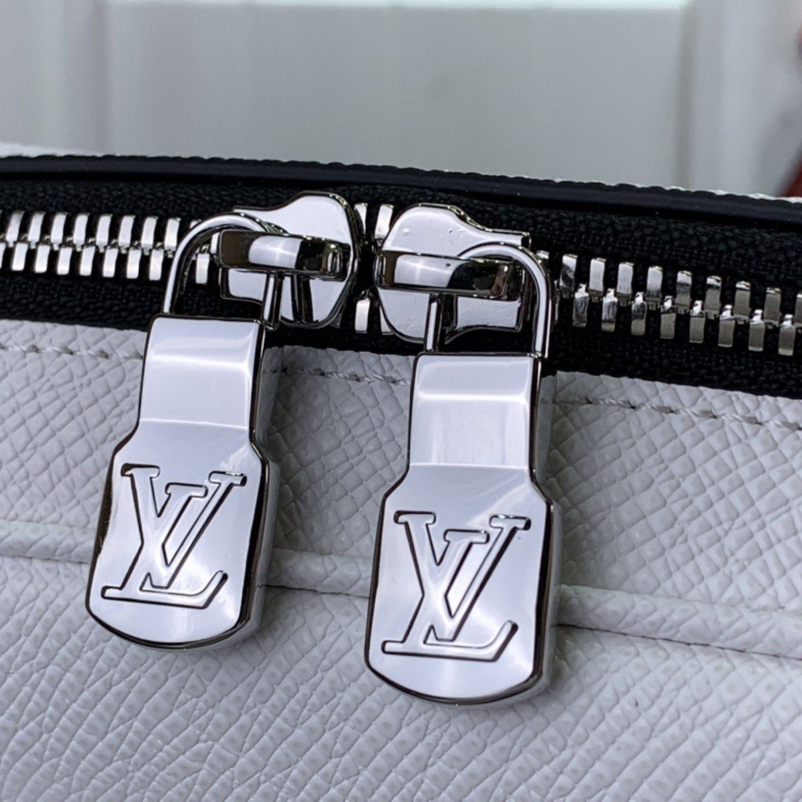 LV Should bag m30873