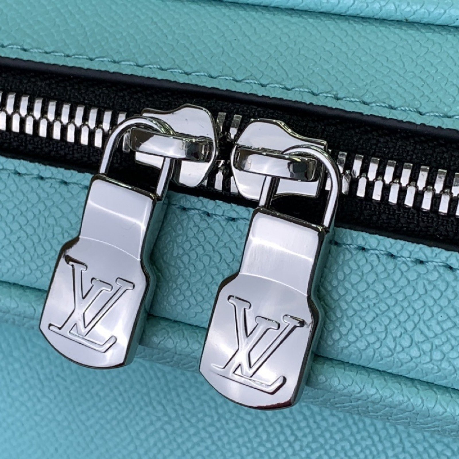 LV Should bag m30875