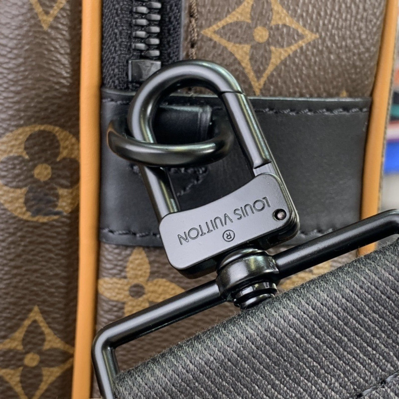 LV Should bag m46688