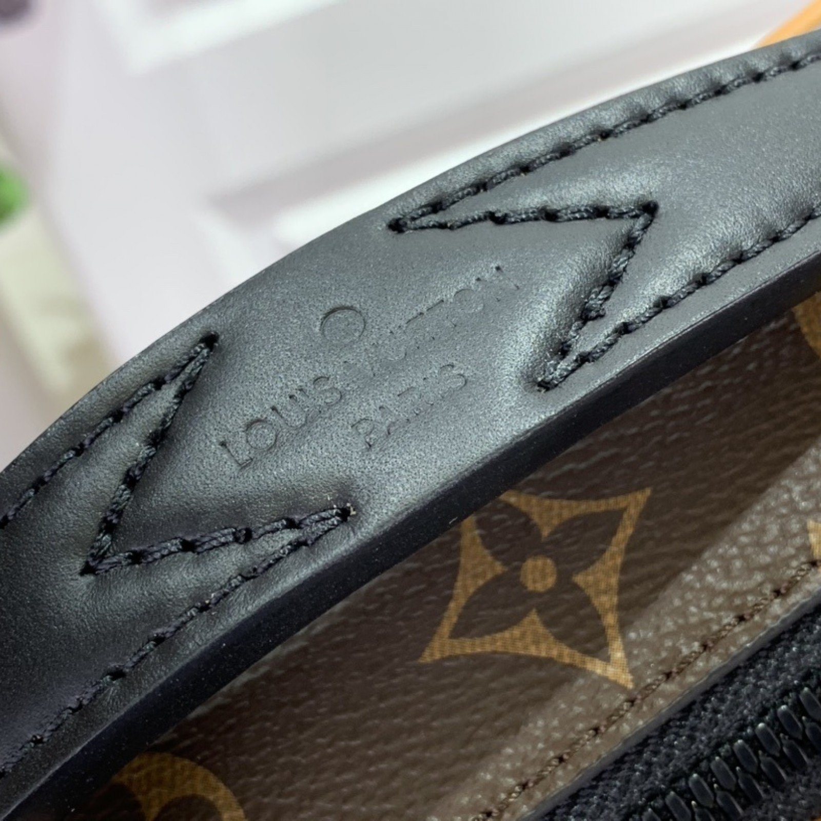 LV Should bag m46688